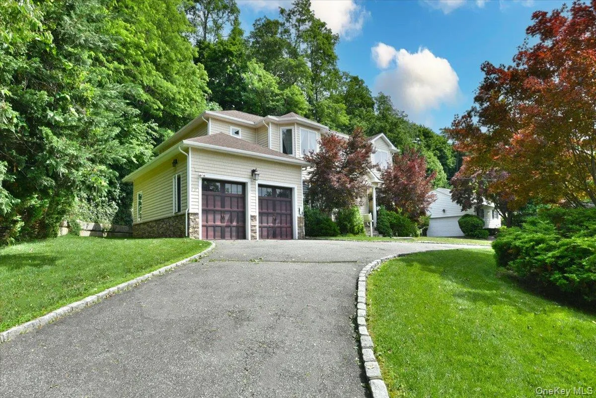 245 Harbor Hill Road, North Hempstead, NY, 5 Bedrooms Bedrooms, 11 Rooms Rooms,4 BathroomsBathrooms,Residential,For Rent,Harbor Hill,0,1015799 245 Harbor Hill Road, North Hempstead, NY, 5 Bedrooms Bedrooms, 11 Rooms Rooms,4 BathroomsBathrooms,Residential,For Rent,Harbor Hill,0,1015799
