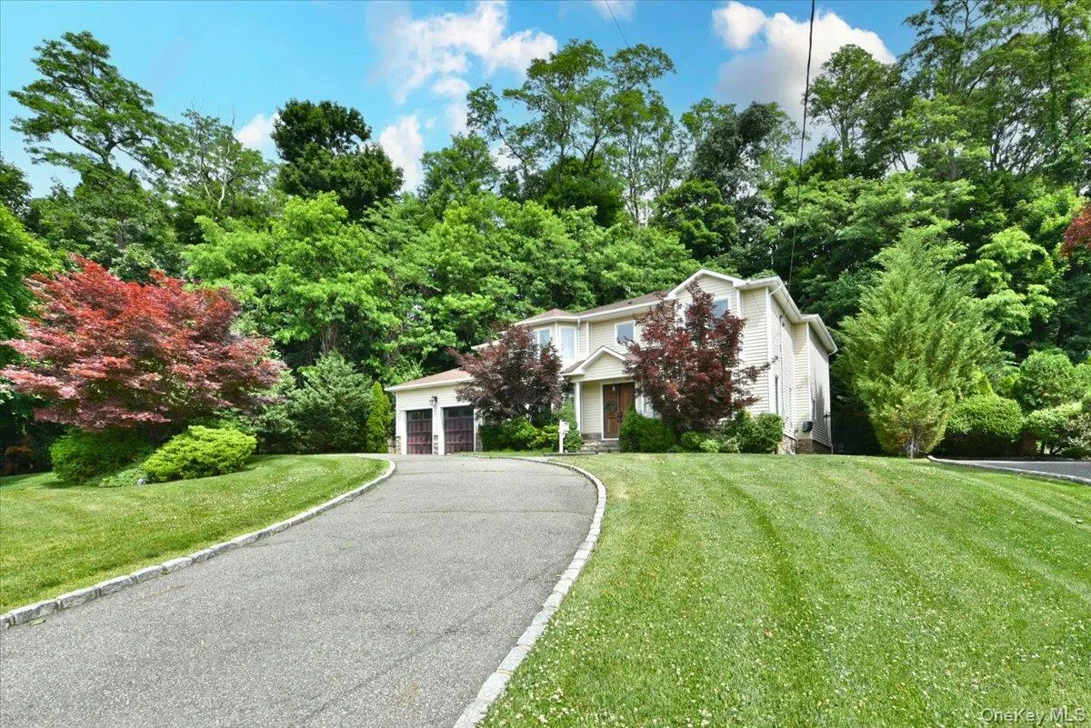 245 Harbor Hill Road, North Hempstead, NY, 5 Bedrooms Bedrooms, 11 Rooms Rooms,4 BathroomsBathrooms,Residential,For Rent,Harbor Hill,0,1015799 245 Harbor Hill Road, North Hempstead, NY, 5 Bedrooms Bedrooms, 11 Rooms Rooms,4 BathroomsBathrooms,Residential,For Rent,Harbor Hill,0,1015799