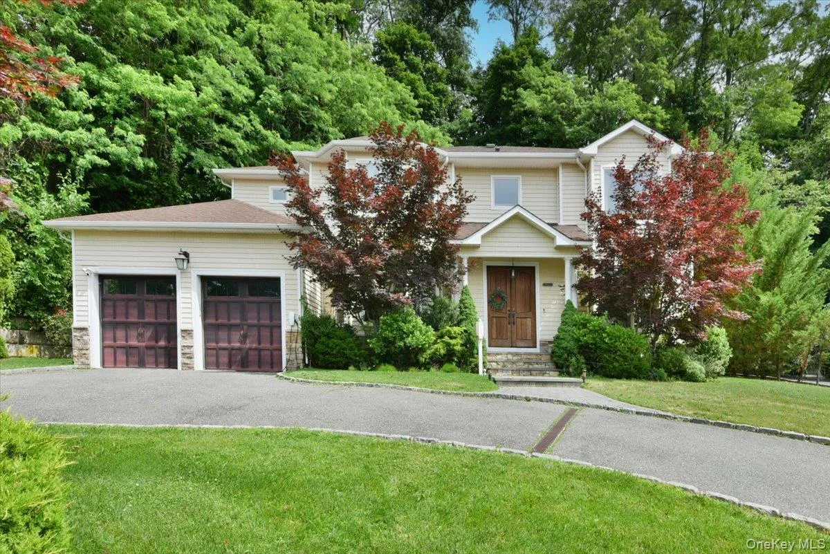 245 Harbor Hill Road, North Hempstead, NY, 5 Bedrooms Bedrooms, 11 Rooms Rooms,4 BathroomsBathrooms,Residential,For Rent,Harbor Hill,0,1015799 245 Harbor Hill Road, North Hempstead, NY, 5 Bedrooms Bedrooms, 11 Rooms Rooms,4 BathroomsBathrooms,Residential,For Rent,Harbor Hill,0,1015799