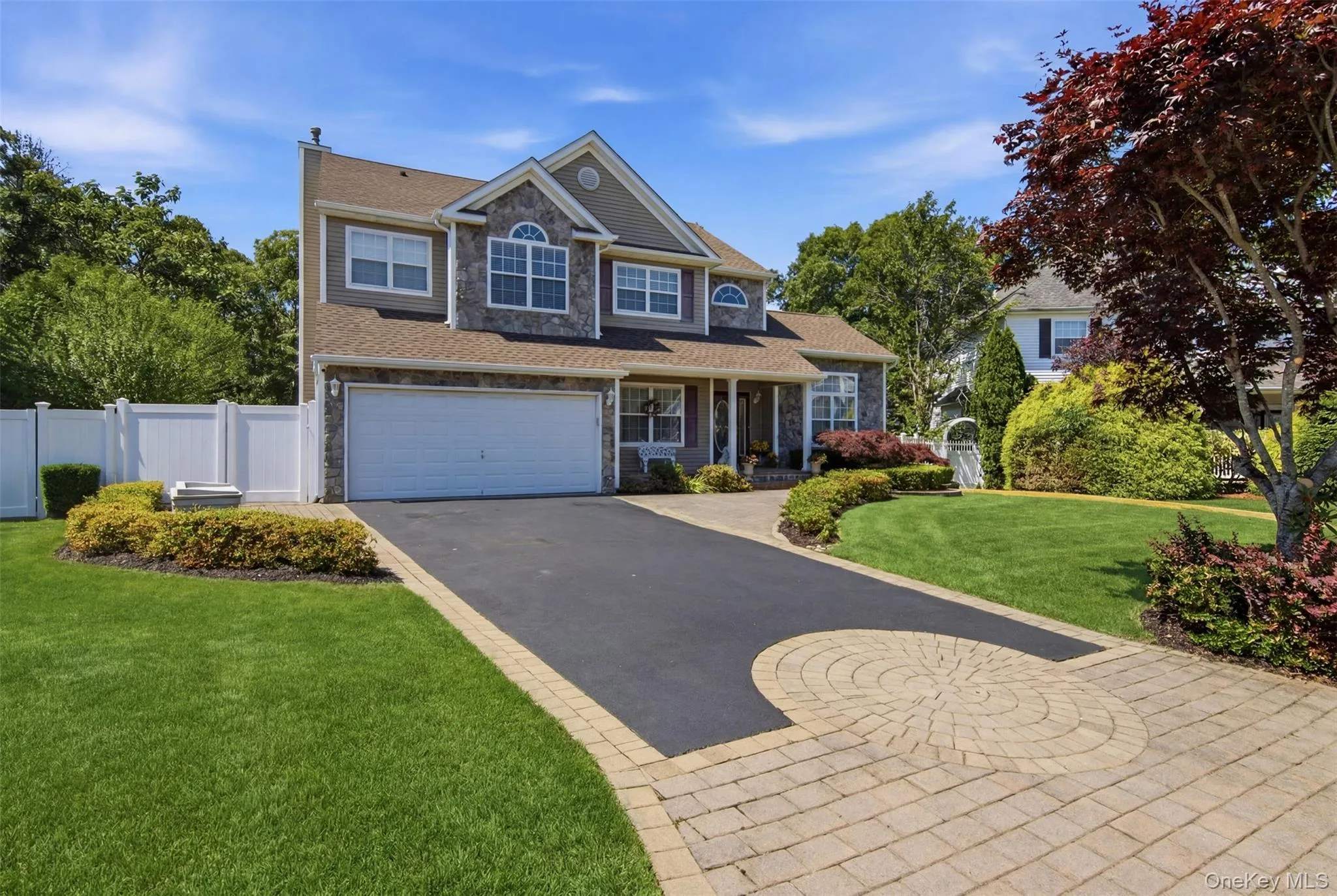 Custom Driveway w/ paver design Custom Driveway w/ paver design