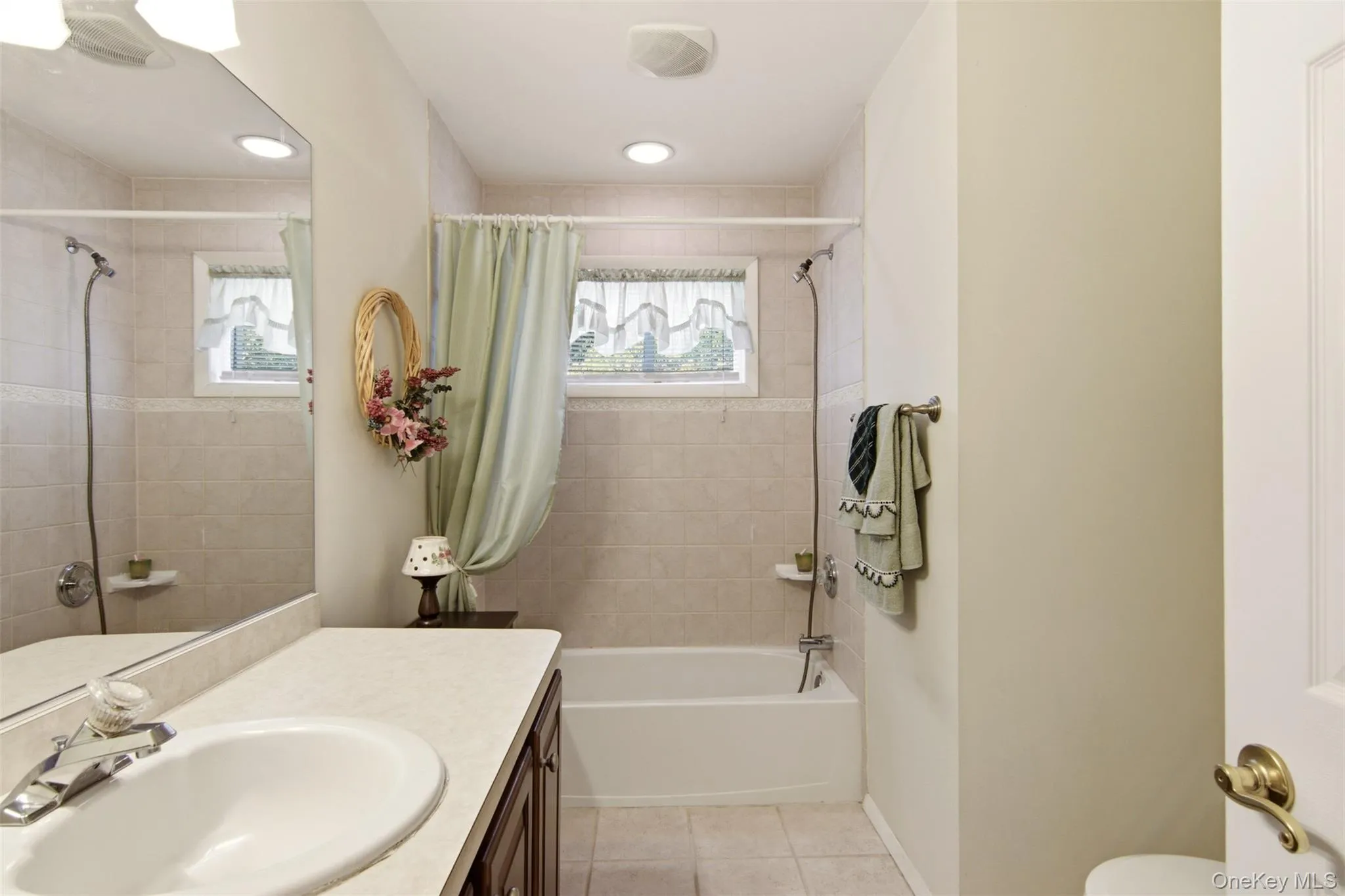 15 Scenicview Crescent, Brookhaven, NY, 4 Bedrooms Bedrooms, 8 Rooms Rooms,2 BathroomsBathrooms,Residential,For Rent,Scenicview,0,1015800 15 Scenicview Crescent, Brookhaven, NY, 4 Bedrooms Bedrooms, 8 Rooms Rooms,2 BathroomsBathrooms,Residential,For Rent,Scenicview,0,1015800