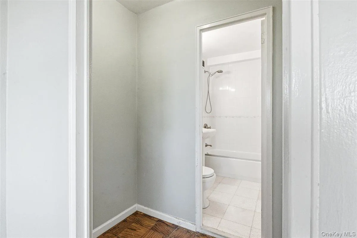 70-25 Yellowstone Boulevard, New York, NY, 3 Rooms Rooms,1 BathroomBathrooms,Residential,For Rent,Yellowstone,0,1015802 70-25 Yellowstone Boulevard, New York, NY, 3 Rooms Rooms,1 BathroomBathrooms,Residential,For Rent,Yellowstone,0,1015802