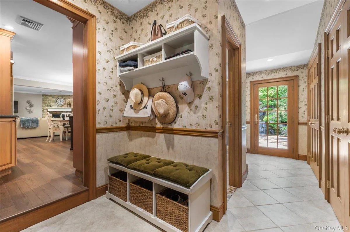 10 Serene Court, Huntington, NY, 6 Bedrooms Bedrooms, 11 Rooms Rooms,4 BathroomsBathrooms,Residential,For Rent,Serene,0,1015804 10 Serene Court, Huntington, NY, 6 Bedrooms Bedrooms, 11 Rooms Rooms,4 BathroomsBathrooms,Residential,For Rent,Serene,0,1015804