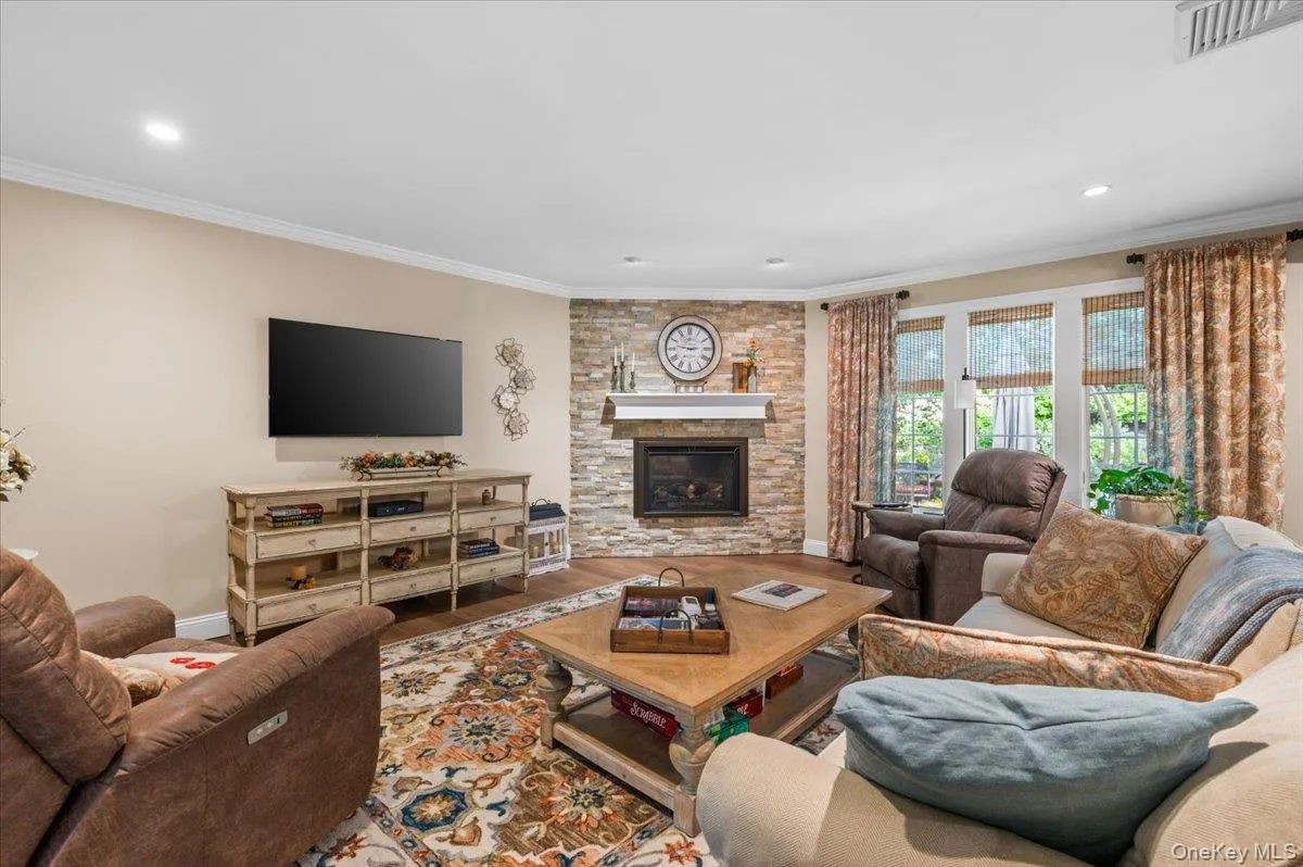 10 Serene Court, Huntington, NY, 6 Bedrooms Bedrooms, 11 Rooms Rooms,4 BathroomsBathrooms,Residential,For Rent,Serene,0,1015804 10 Serene Court, Huntington, NY, 6 Bedrooms Bedrooms, 11 Rooms Rooms,4 BathroomsBathrooms,Residential,For Rent,Serene,0,1015804
