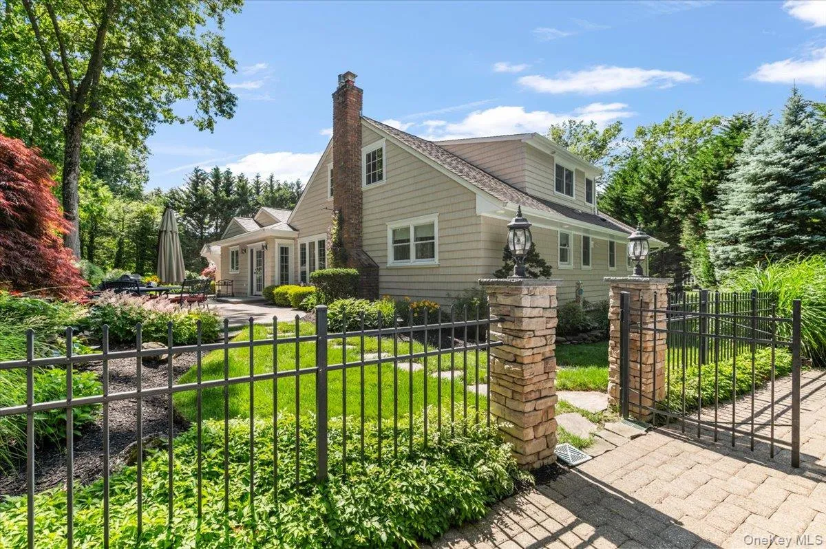 10 Serene Court, Huntington, NY, 6 Bedrooms Bedrooms, 11 Rooms Rooms,4 BathroomsBathrooms,Residential,For Rent,Serene,0,1015804 10 Serene Court, Huntington, NY, 6 Bedrooms Bedrooms, 11 Rooms Rooms,4 BathroomsBathrooms,Residential,For Rent,Serene,0,1015804