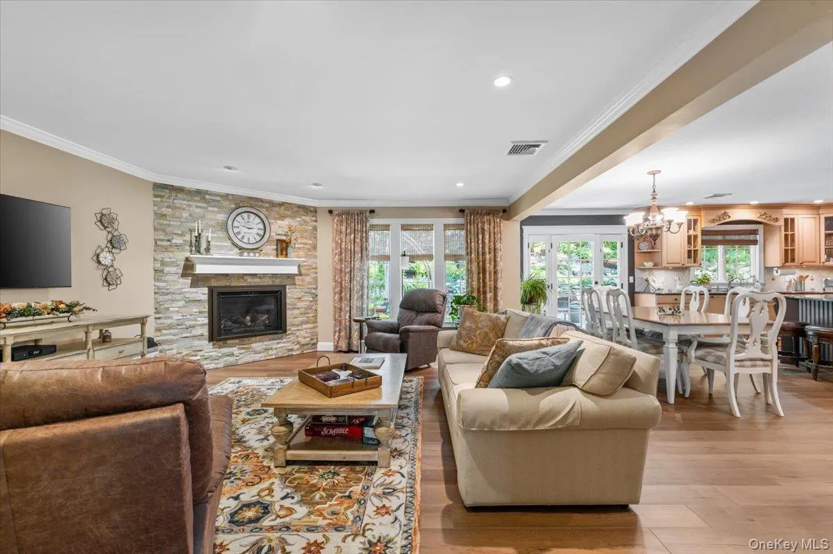 10 Serene Court, Huntington, NY, 6 Bedrooms Bedrooms, 11 Rooms Rooms,4 BathroomsBathrooms,Residential,For Rent,Serene,0,1015804 10 Serene Court, Huntington, NY, 6 Bedrooms Bedrooms, 11 Rooms Rooms,4 BathroomsBathrooms,Residential,For Rent,Serene,0,1015804