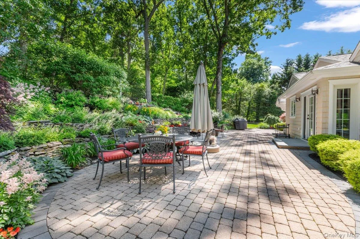 10 Serene Court, Huntington, NY, 6 Bedrooms Bedrooms, 11 Rooms Rooms,4 BathroomsBathrooms,Residential,For Rent,Serene,0,1015804 10 Serene Court, Huntington, NY, 6 Bedrooms Bedrooms, 11 Rooms Rooms,4 BathroomsBathrooms,Residential,For Rent,Serene,0,1015804
