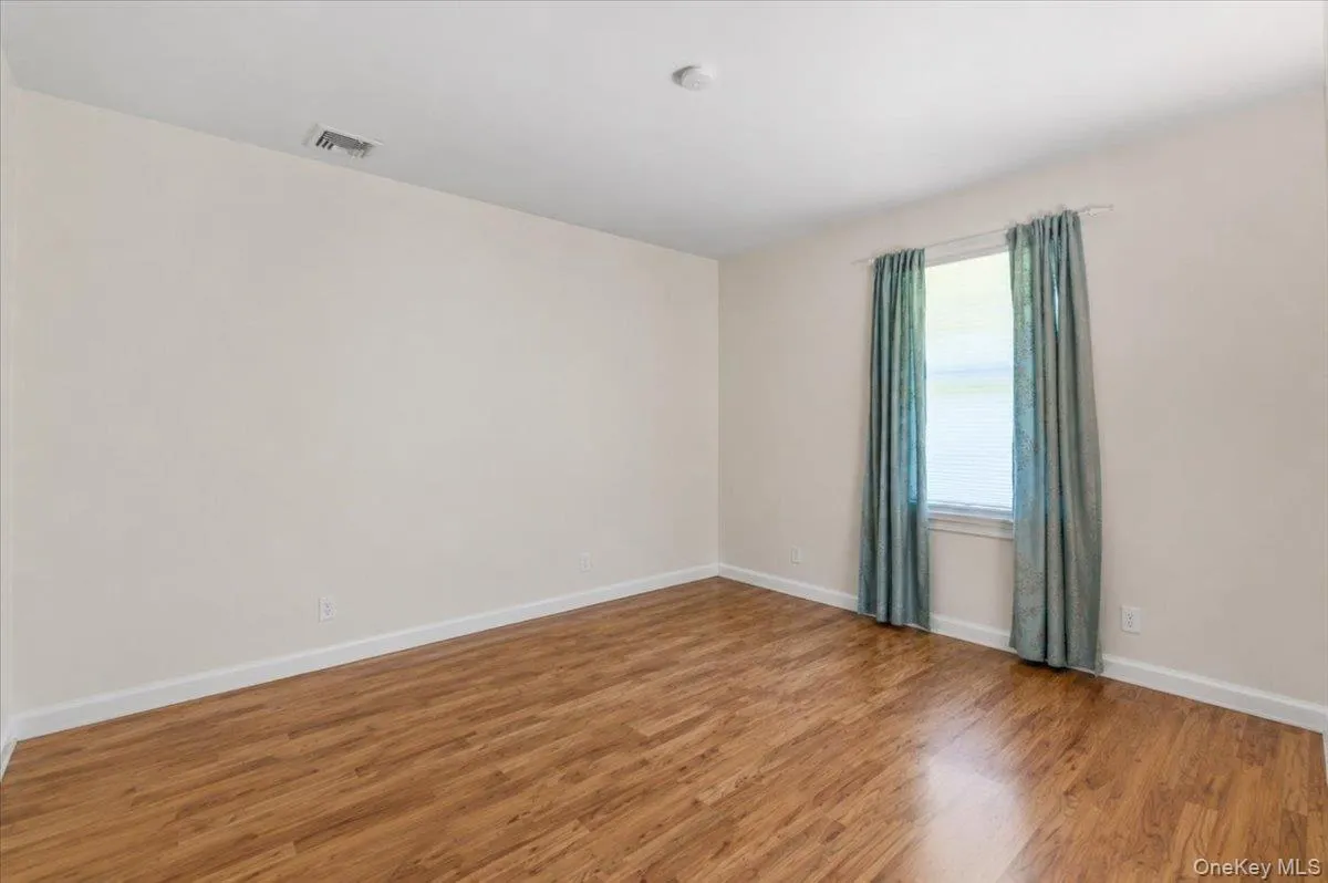 10 Serene Court, Huntington, NY, 6 Bedrooms Bedrooms, 11 Rooms Rooms,4 BathroomsBathrooms,Residential,For Rent,Serene,0,1015804 10 Serene Court, Huntington, NY, 6 Bedrooms Bedrooms, 11 Rooms Rooms,4 BathroomsBathrooms,Residential,For Rent,Serene,0,1015804