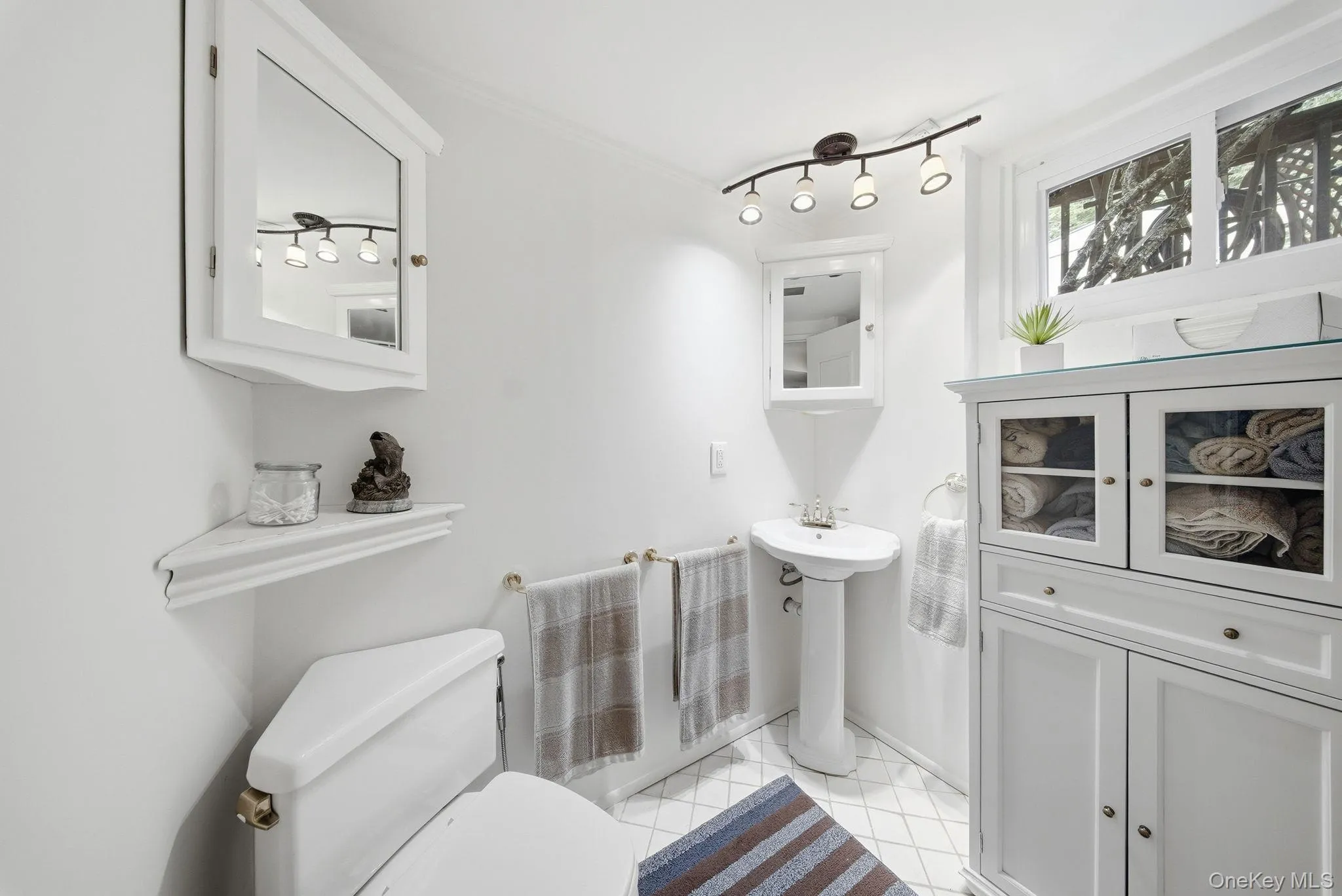 2nd Bathroom 2nd Bathroom