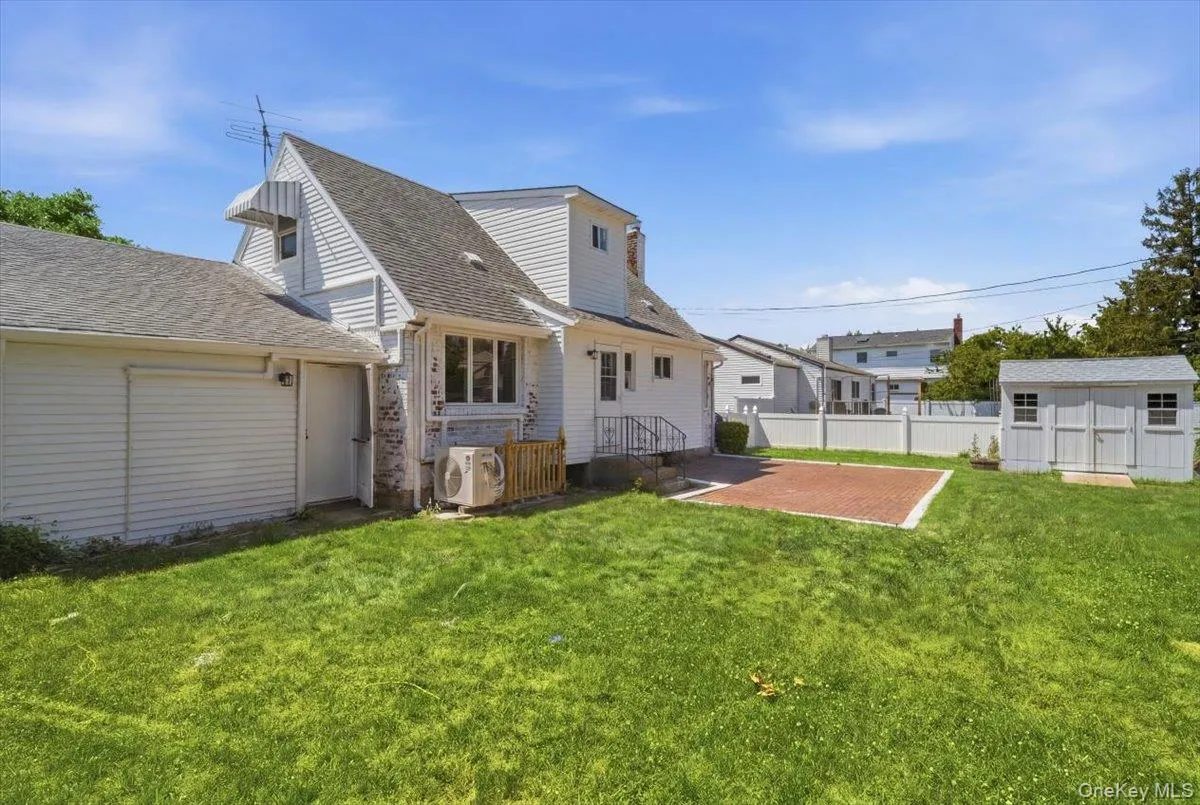 25 Lois Lane, Oyster Bay, NY, 4 Bedrooms Bedrooms, 8 Rooms Rooms,3 BathroomsBathrooms,Residential,For Rent,Lois,0,KEY1015813 25 Lois Lane, Oyster Bay, NY, 4 Bedrooms Bedrooms, 8 Rooms Rooms,3 BathroomsBathrooms,Residential,For Rent,Lois,0,KEY1015813