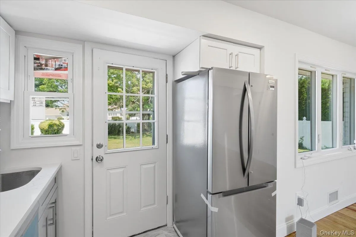 25 Lois Lane, Oyster Bay, NY, 4 Bedrooms Bedrooms, 8 Rooms Rooms,3 BathroomsBathrooms,Residential,For Rent,Lois,0,KEY1015813 25 Lois Lane, Oyster Bay, NY, 4 Bedrooms Bedrooms, 8 Rooms Rooms,3 BathroomsBathrooms,Residential,For Rent,Lois,0,KEY1015813