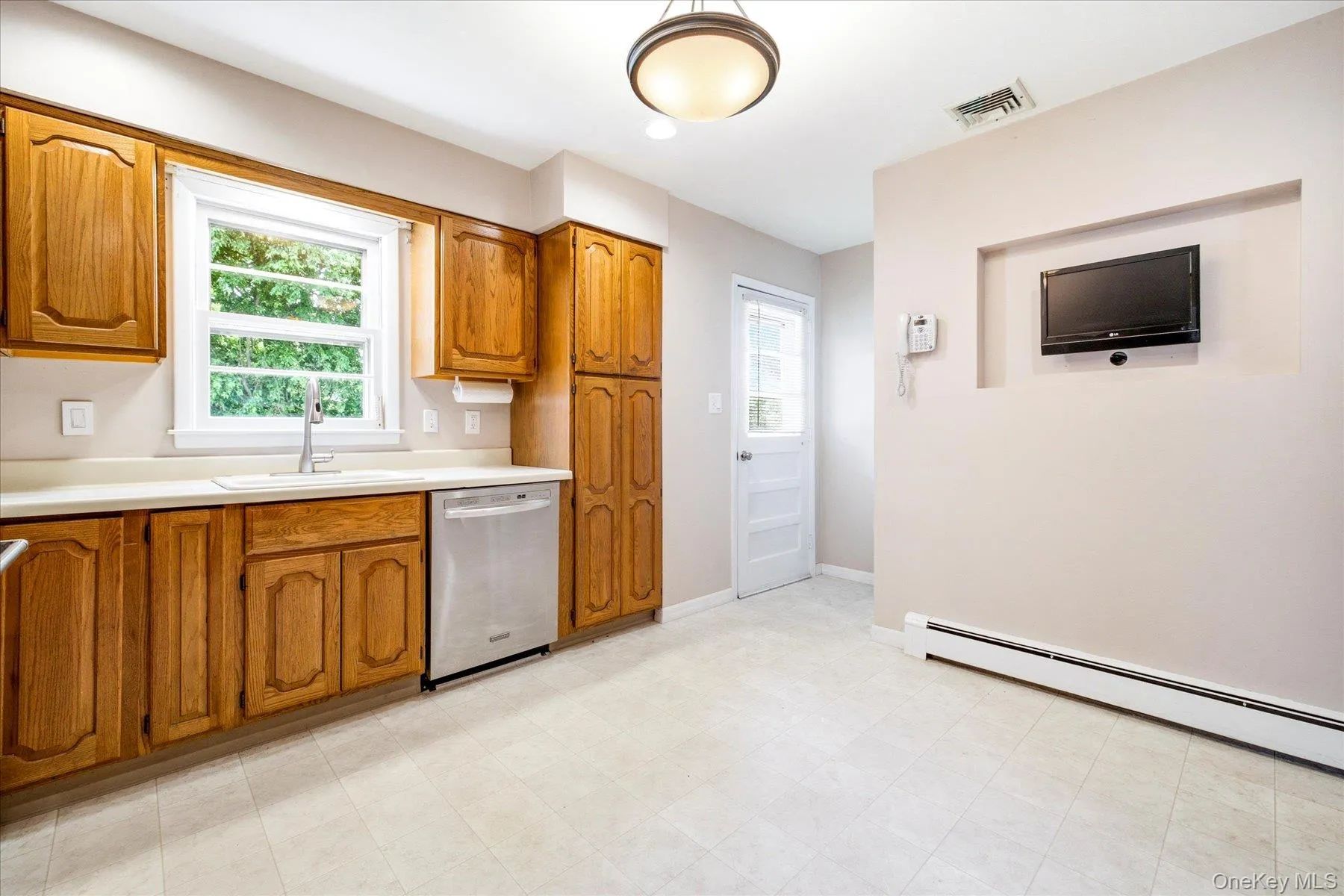 332 Marcy Street, West Babylon, NY, 3 Bedrooms Bedrooms, 7 Rooms Rooms,1 BathroomBathrooms,Residential,For Rent,Marcy,0,KEY1015824 332 Marcy Street, West Babylon, NY, 3 Bedrooms Bedrooms, 7 Rooms Rooms,1 BathroomBathrooms,Residential,For Rent,Marcy,0,KEY1015824