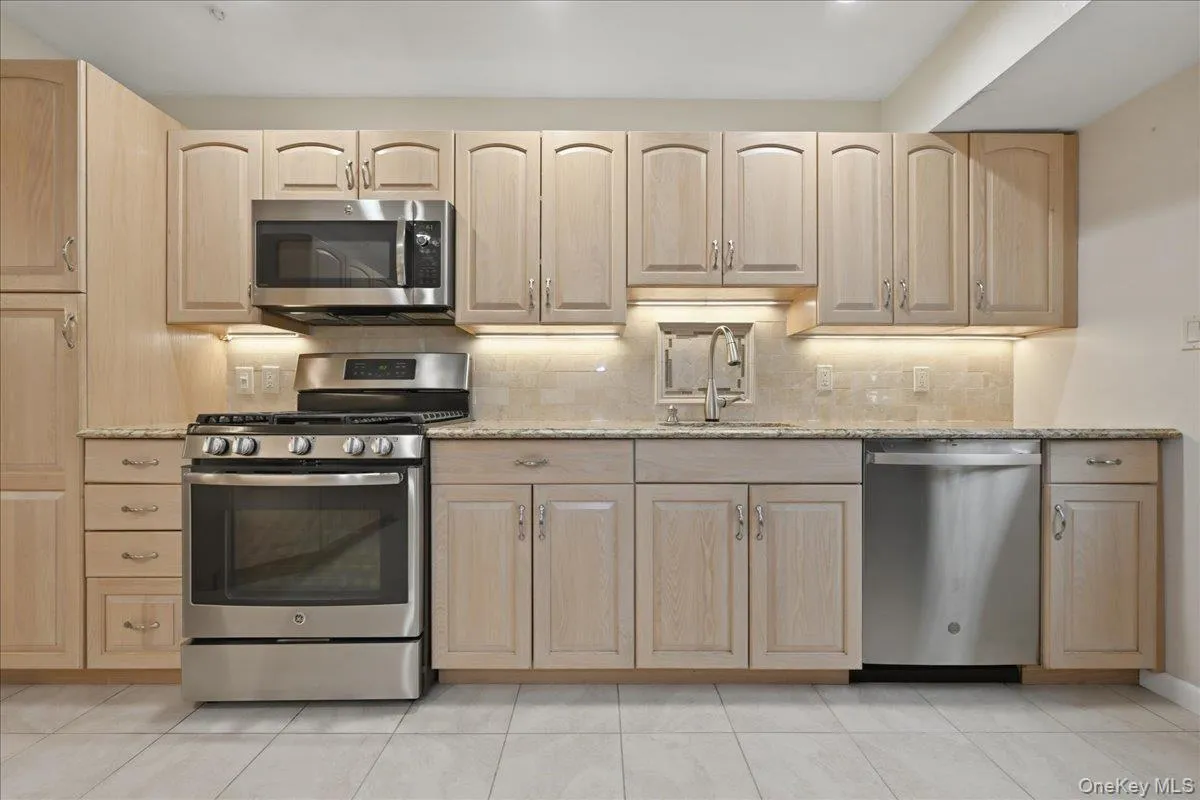 2504 Cadillac Drive, Hempstead, NY, 3 Bedrooms Bedrooms, 8 Rooms Rooms,2 BathroomsBathrooms,Residential,For Rent,Cadillac,0,KEY1015827 2504 Cadillac Drive, Hempstead, NY, 3 Bedrooms Bedrooms, 8 Rooms Rooms,2 BathroomsBathrooms,Residential,For Rent,Cadillac,0,KEY1015827