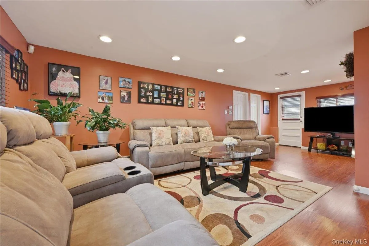 2504 Cadillac Drive, Hempstead, NY, 3 Bedrooms Bedrooms, 8 Rooms Rooms,2 BathroomsBathrooms,Residential,For Rent,Cadillac,0,KEY1015827 2504 Cadillac Drive, Hempstead, NY, 3 Bedrooms Bedrooms, 8 Rooms Rooms,2 BathroomsBathrooms,Residential,For Rent,Cadillac,0,KEY1015827