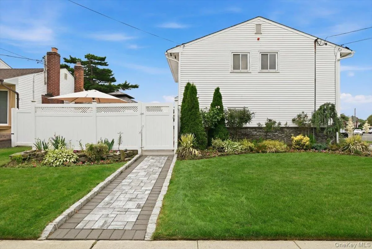 2504 Cadillac Drive, Hempstead, NY, 3 Bedrooms Bedrooms, 8 Rooms Rooms,2 BathroomsBathrooms,Residential,For Rent,Cadillac,0,KEY1015827 2504 Cadillac Drive, Hempstead, NY, 3 Bedrooms Bedrooms, 8 Rooms Rooms,2 BathroomsBathrooms,Residential,For Rent,Cadillac,0,KEY1015827