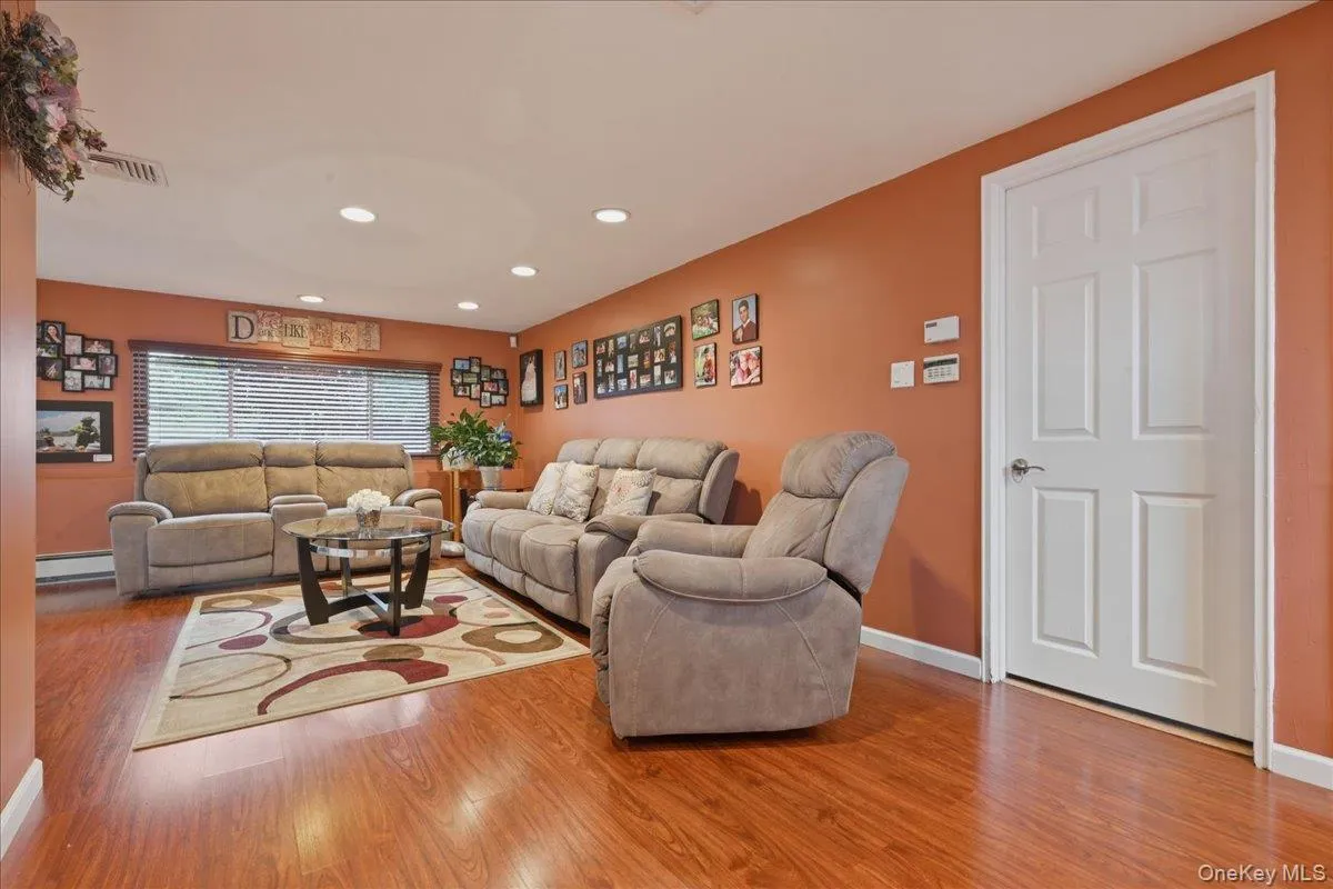 2504 Cadillac Drive, Hempstead, NY, 3 Bedrooms Bedrooms, 8 Rooms Rooms,2 BathroomsBathrooms,Residential,For Rent,Cadillac,0,KEY1015827 2504 Cadillac Drive, Hempstead, NY, 3 Bedrooms Bedrooms, 8 Rooms Rooms,2 BathroomsBathrooms,Residential,For Rent,Cadillac,0,KEY1015827