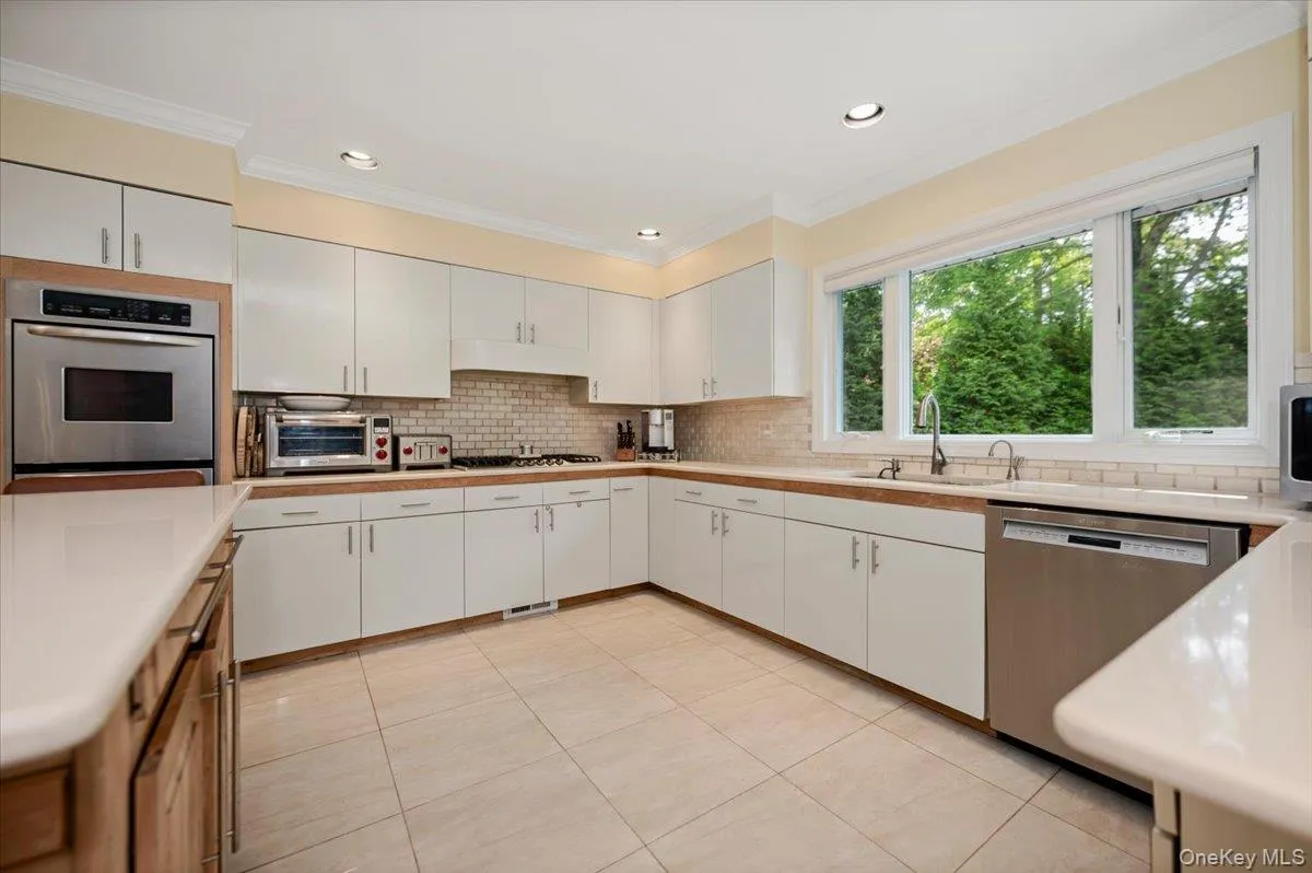 15 Tamarac Trail, Harrison, NY, 4 Bedrooms Bedrooms, 8 Rooms Rooms,3 BathroomsBathrooms,Residential,For Rent,Tamarac,0,1015831 15 Tamarac Trail, Harrison, NY, 4 Bedrooms Bedrooms, 8 Rooms Rooms,3 BathroomsBathrooms,Residential,For Rent,Tamarac,0,1015831