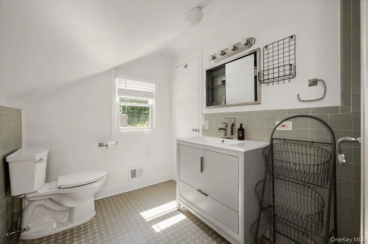 15 Tamarac Trail, Harrison, NY, 4 Bedrooms Bedrooms, 8 Rooms Rooms,3 BathroomsBathrooms,Residential,For Rent,Tamarac,0,1015831 15 Tamarac Trail, Harrison, NY, 4 Bedrooms Bedrooms, 8 Rooms Rooms,3 BathroomsBathrooms,Residential,For Rent,Tamarac,0,1015831