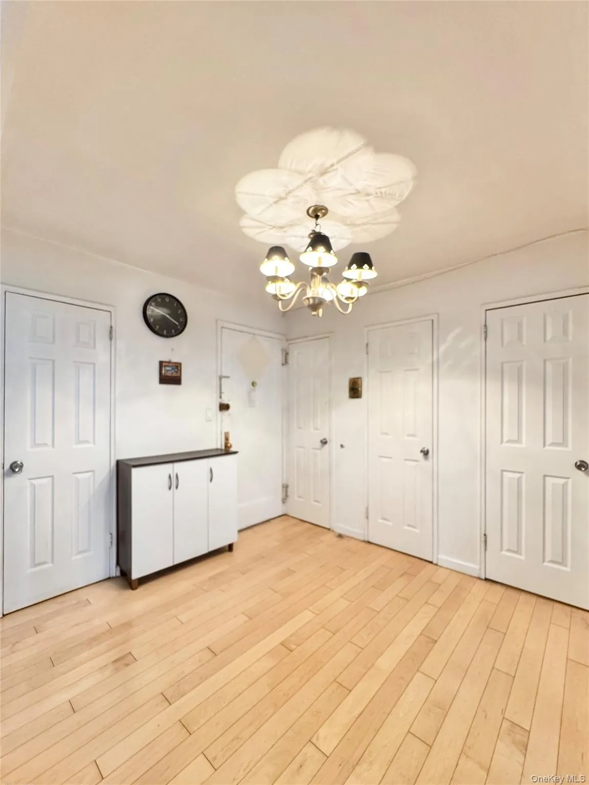85-14 Broadway, New York, NY, 2 Bedrooms Bedrooms, 5 Rooms Rooms,1 BathroomBathrooms,Residential,For Rent,Broadway,0,1015832 85-14 Broadway, New York, NY, 2 Bedrooms Bedrooms, 5 Rooms Rooms,1 BathroomBathrooms,Residential,For Rent,Broadway,0,1015832