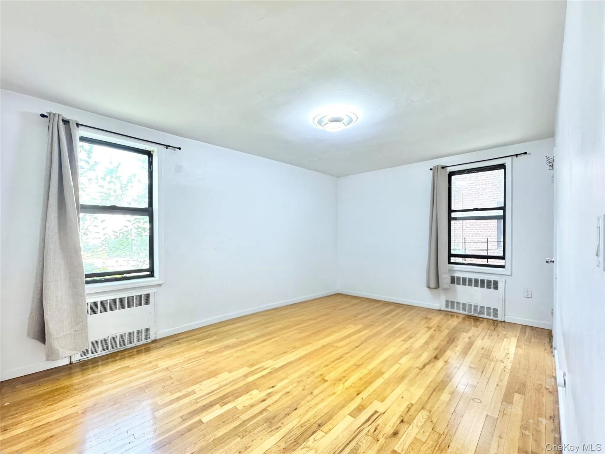 85-14 Broadway, New York, NY, 2 Bedrooms Bedrooms, 5 Rooms Rooms,1 BathroomBathrooms,Residential,For Rent,Broadway,0,1015832 85-14 Broadway, New York, NY, 2 Bedrooms Bedrooms, 5 Rooms Rooms,1 BathroomBathrooms,Residential,For Rent,Broadway,0,1015832