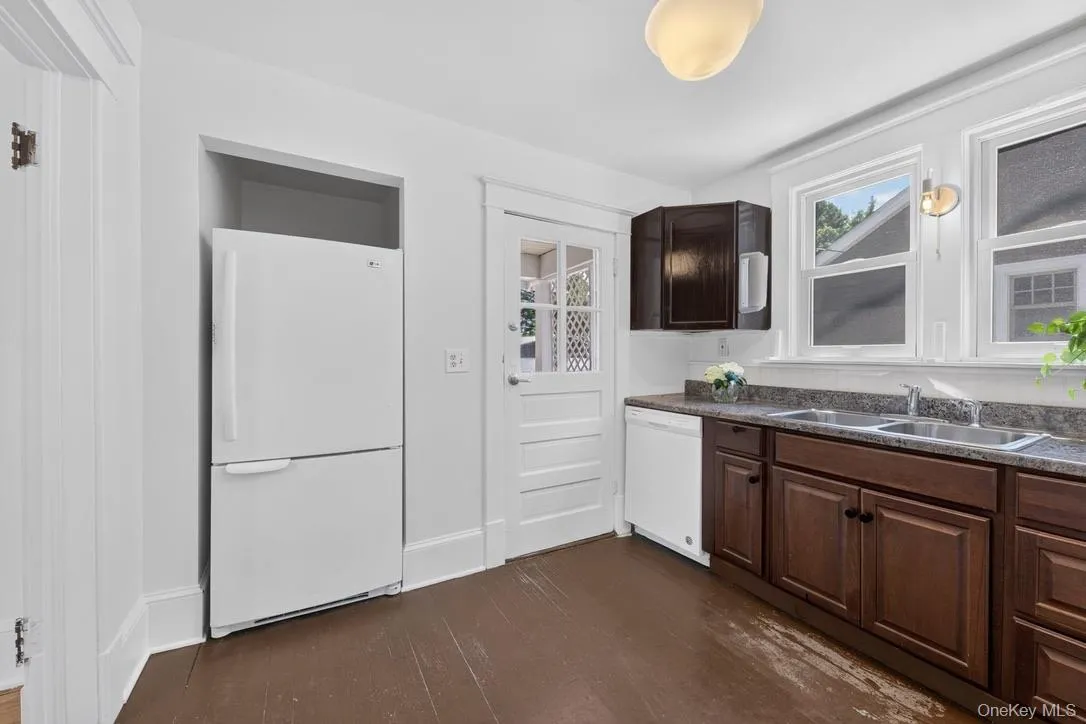 10 Grand Avenue, Poughkeepsie, NY, 2 Bedrooms Bedrooms, 6 Rooms Rooms,1 BathroomBathrooms,Residential,For Rent,Grand,0,1015837 10 Grand Avenue, Poughkeepsie, NY, 2 Bedrooms Bedrooms, 6 Rooms Rooms,1 BathroomBathrooms,Residential,For Rent,Grand,0,1015837
