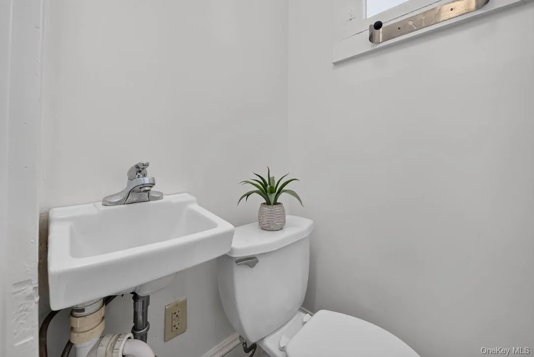 10 Grand Avenue, Poughkeepsie, NY, 2 Bedrooms Bedrooms, 6 Rooms Rooms,1 BathroomBathrooms,Residential,For Rent,Grand,0,1015837 10 Grand Avenue, Poughkeepsie, NY, 2 Bedrooms Bedrooms, 6 Rooms Rooms,1 BathroomBathrooms,Residential,For Rent,Grand,0,1015837
