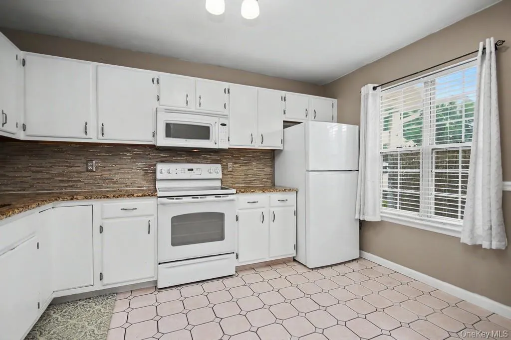 45 Kensington Way, Middletown, NY, 2 Bedrooms Bedrooms, 5 Rooms Rooms,2 BathroomsBathrooms,Residential,For Rent,Kensington,0,KEY1015847 45 Kensington Way, Middletown, NY, 2 Bedrooms Bedrooms, 5 Rooms Rooms,2 BathroomsBathrooms,Residential,For Rent,Kensington,0,KEY1015847
