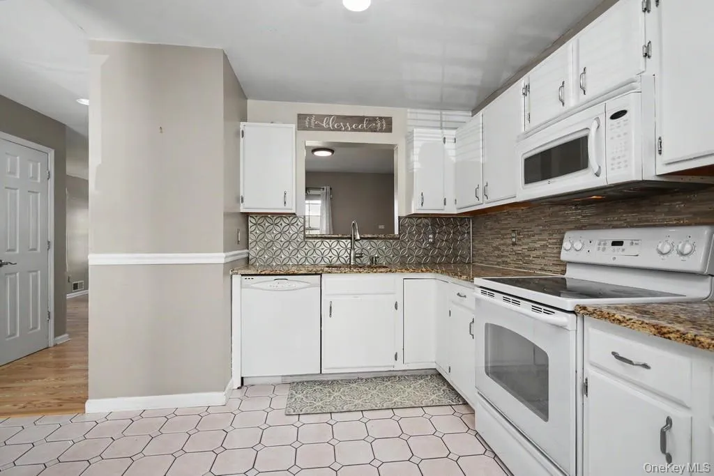 45 Kensington Way, Middletown, NY, 2 Bedrooms Bedrooms, 5 Rooms Rooms,2 BathroomsBathrooms,Residential,For Rent,Kensington,0,KEY1015847 45 Kensington Way, Middletown, NY, 2 Bedrooms Bedrooms, 5 Rooms Rooms,2 BathroomsBathrooms,Residential,For Rent,Kensington,0,KEY1015847