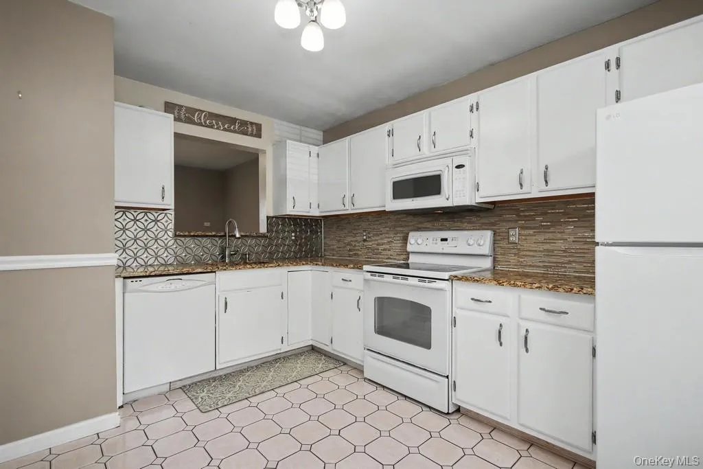 45 Kensington Way, Middletown, NY, 2 Bedrooms Bedrooms, 5 Rooms Rooms,2 BathroomsBathrooms,Residential,For Rent,Kensington,0,KEY1015847 45 Kensington Way, Middletown, NY, 2 Bedrooms Bedrooms, 5 Rooms Rooms,2 BathroomsBathrooms,Residential,For Rent,Kensington,0,KEY1015847