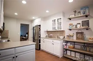 29 Woodlake E Drive, Oyster Bay, NY, 3 Bedrooms Bedrooms, 6 Rooms Rooms,2 BathroomsBathrooms,Residential Lease,For Rent,Woodlake E,0,1015852 29 Woodlake E Drive, Oyster Bay, NY, 3 Bedrooms Bedrooms, 6 Rooms Rooms,2 BathroomsBathrooms,Residential Lease,For Rent,Woodlake E,0,1015852