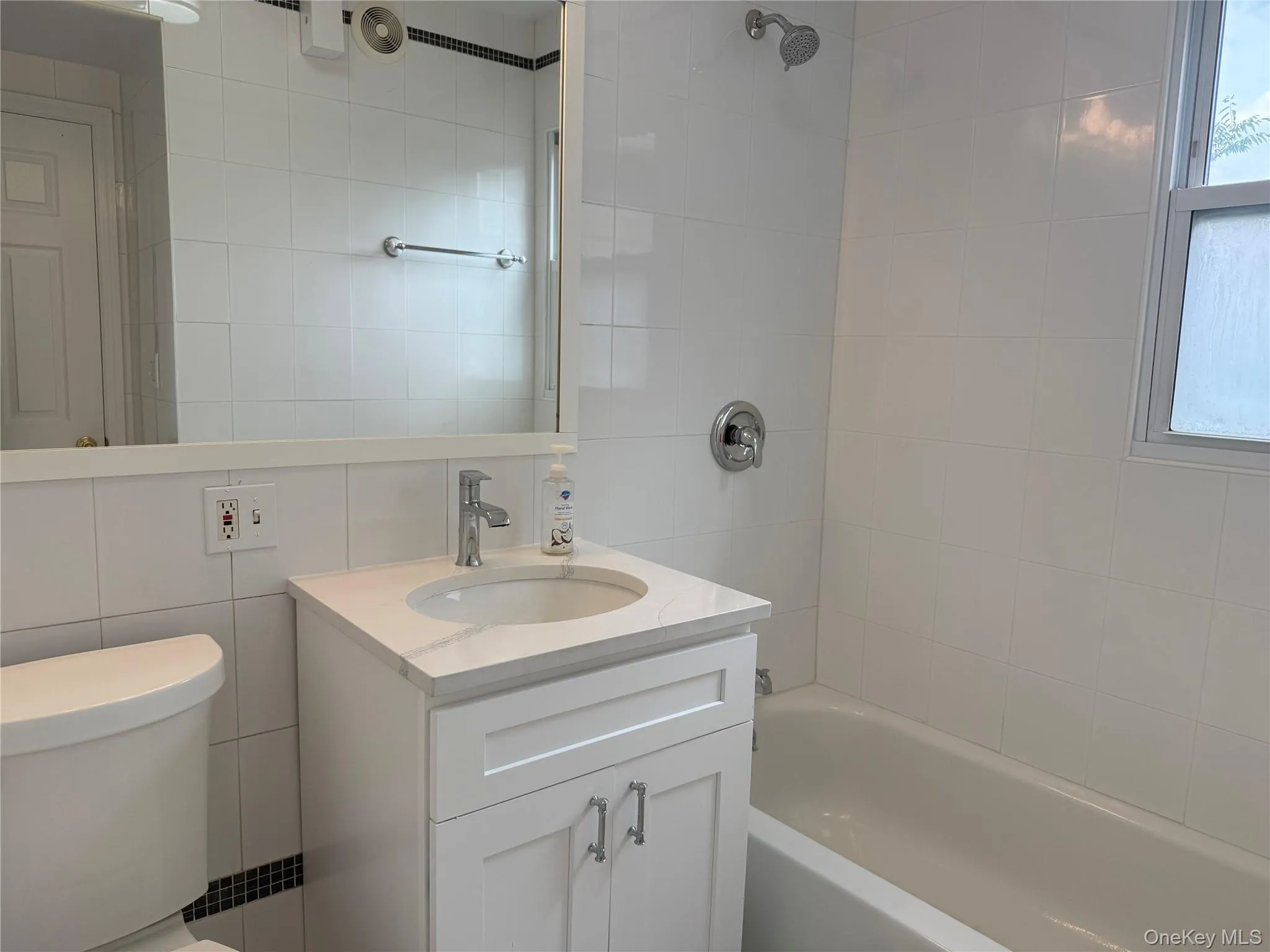 24 Adelaide Street, Hempstead, NY, 2 Bedrooms Bedrooms, 5 Rooms Rooms,1 BathroomBathrooms,Residential Lease,For Rent,Adelaide,0,1015859 24 Adelaide Street, Hempstead, NY, 2 Bedrooms Bedrooms, 5 Rooms Rooms,1 BathroomBathrooms,Residential Lease,For Rent,Adelaide,0,1015859