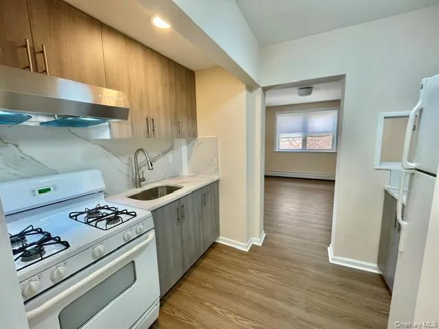 124-01 Hillside Avenue, New York, NY, 2 Bedrooms Bedrooms, 4 Rooms Rooms,1 BathroomBathrooms,Residential Lease,For Rent,Hillside,0,1015861 124-01 Hillside Avenue, New York, NY, 2 Bedrooms Bedrooms, 4 Rooms Rooms,1 BathroomBathrooms,Residential Lease,For Rent,Hillside,0,1015861