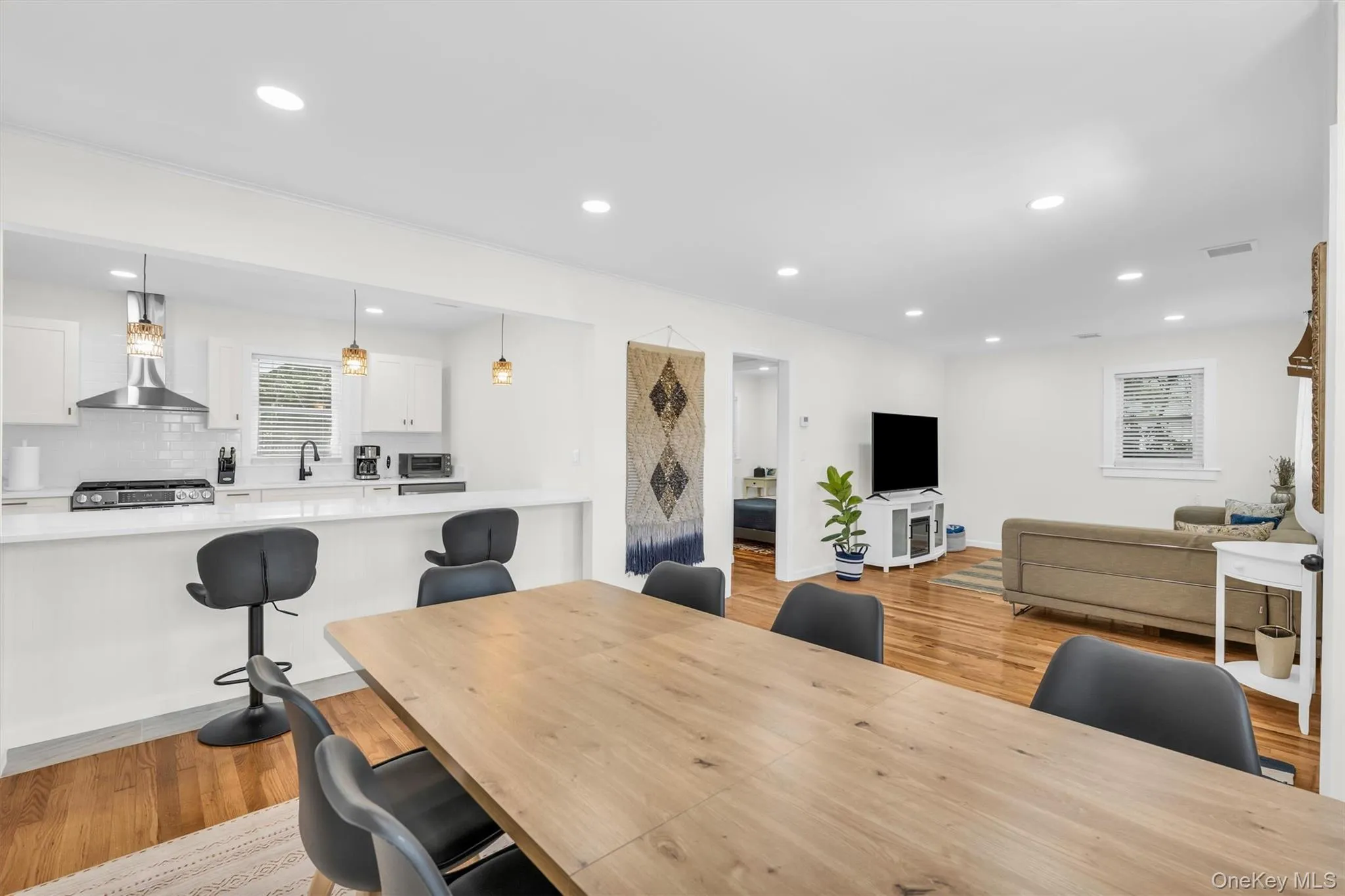 8 Westbury Road, Southampton, NY, 5 Bedrooms Bedrooms, 11 Rooms Rooms,4 BathroomsBathrooms,Residential,For Rent,Westbury,0,1015862 8 Westbury Road, Southampton, NY, 5 Bedrooms Bedrooms, 11 Rooms Rooms,4 BathroomsBathrooms,Residential,For Rent,Westbury,0,1015862