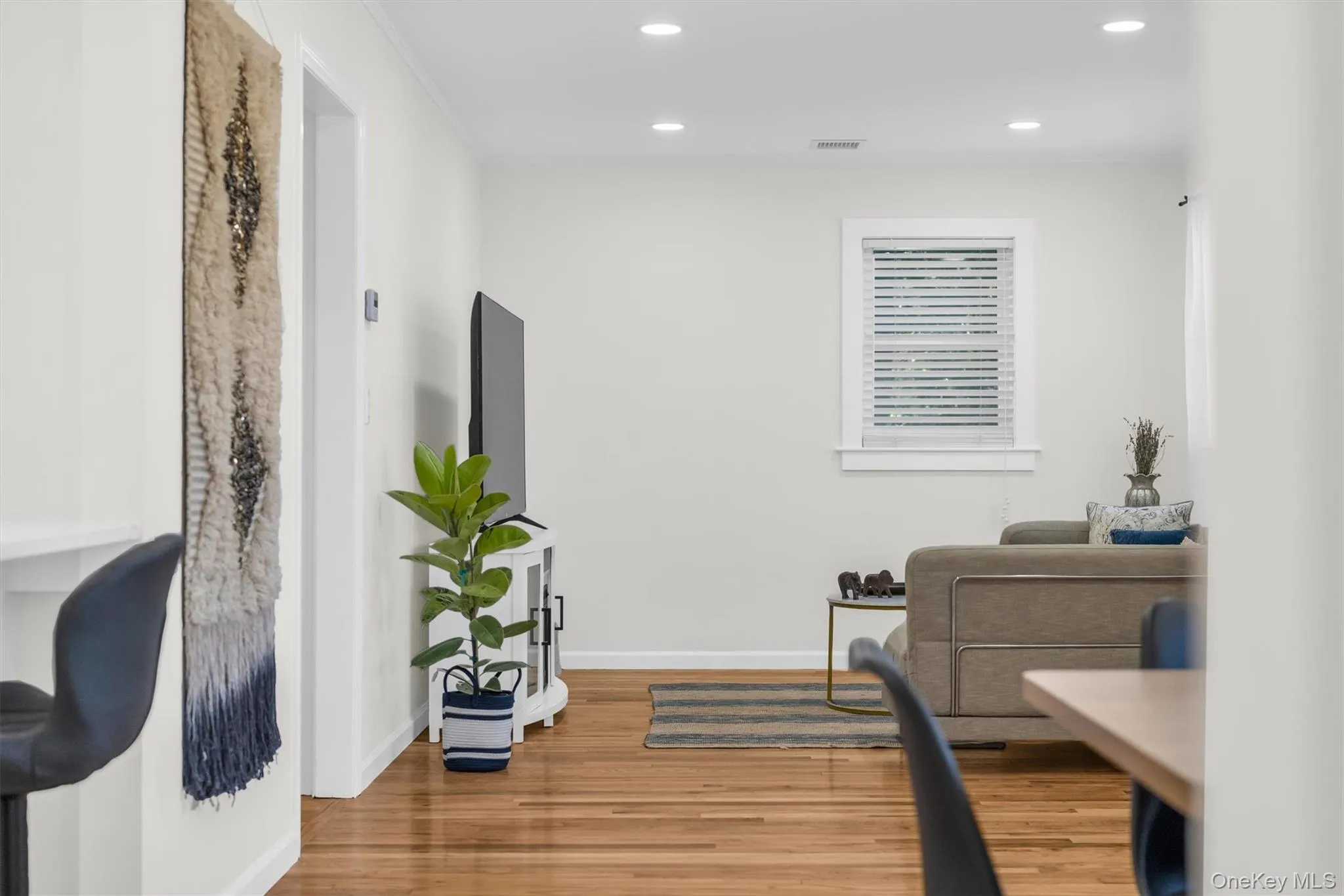 8 Westbury Road, Southampton, NY, 5 Bedrooms Bedrooms, 11 Rooms Rooms,4 BathroomsBathrooms,Residential,For Rent,Westbury,0,1015862 8 Westbury Road, Southampton, NY, 5 Bedrooms Bedrooms, 11 Rooms Rooms,4 BathroomsBathrooms,Residential,For Rent,Westbury,0,1015862