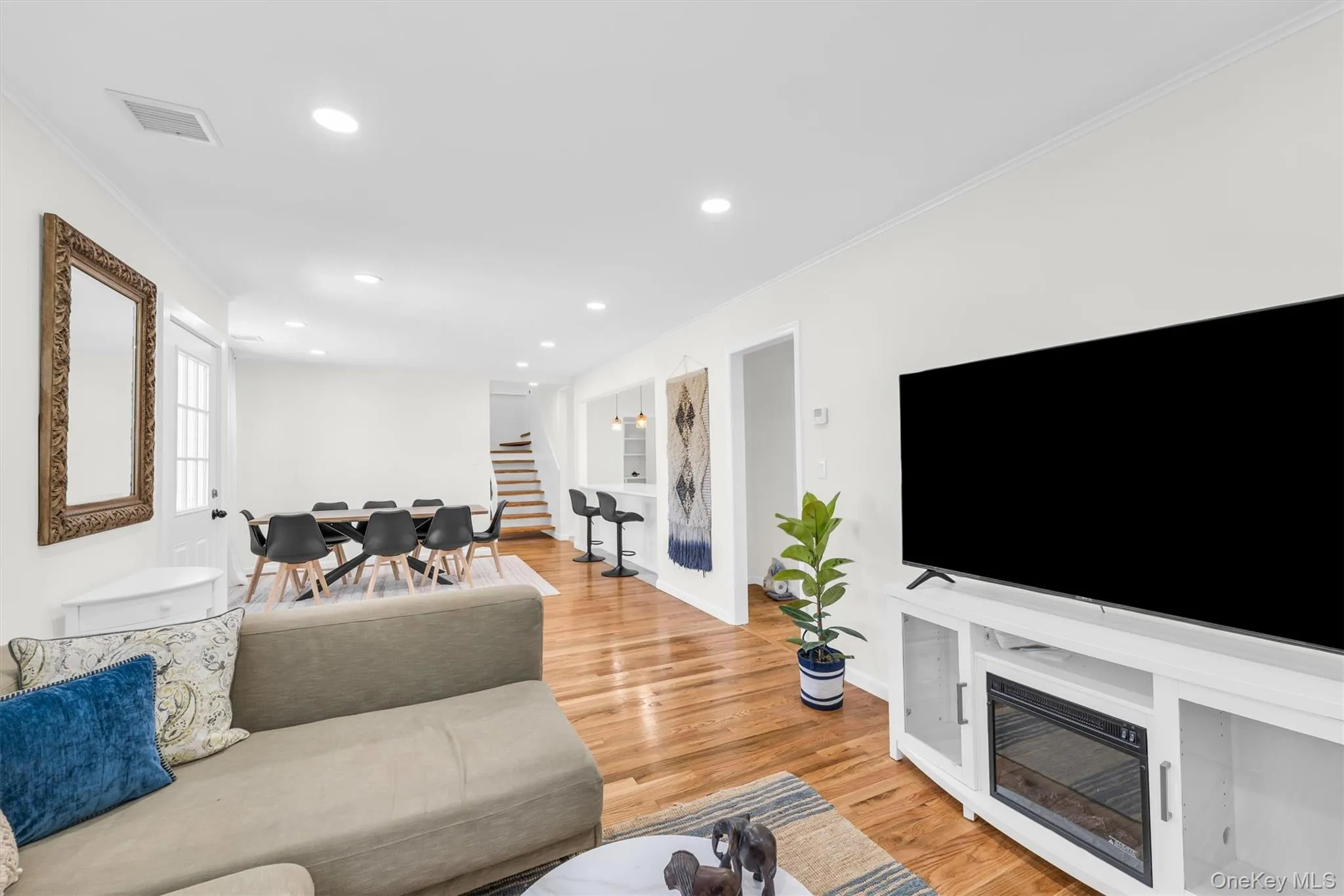 8 Westbury Road, Southampton, NY, 5 Bedrooms Bedrooms, 11 Rooms Rooms,4 BathroomsBathrooms,Residential,For Rent,Westbury,0,1015862 8 Westbury Road, Southampton, NY, 5 Bedrooms Bedrooms, 11 Rooms Rooms,4 BathroomsBathrooms,Residential,For Rent,Westbury,0,1015862