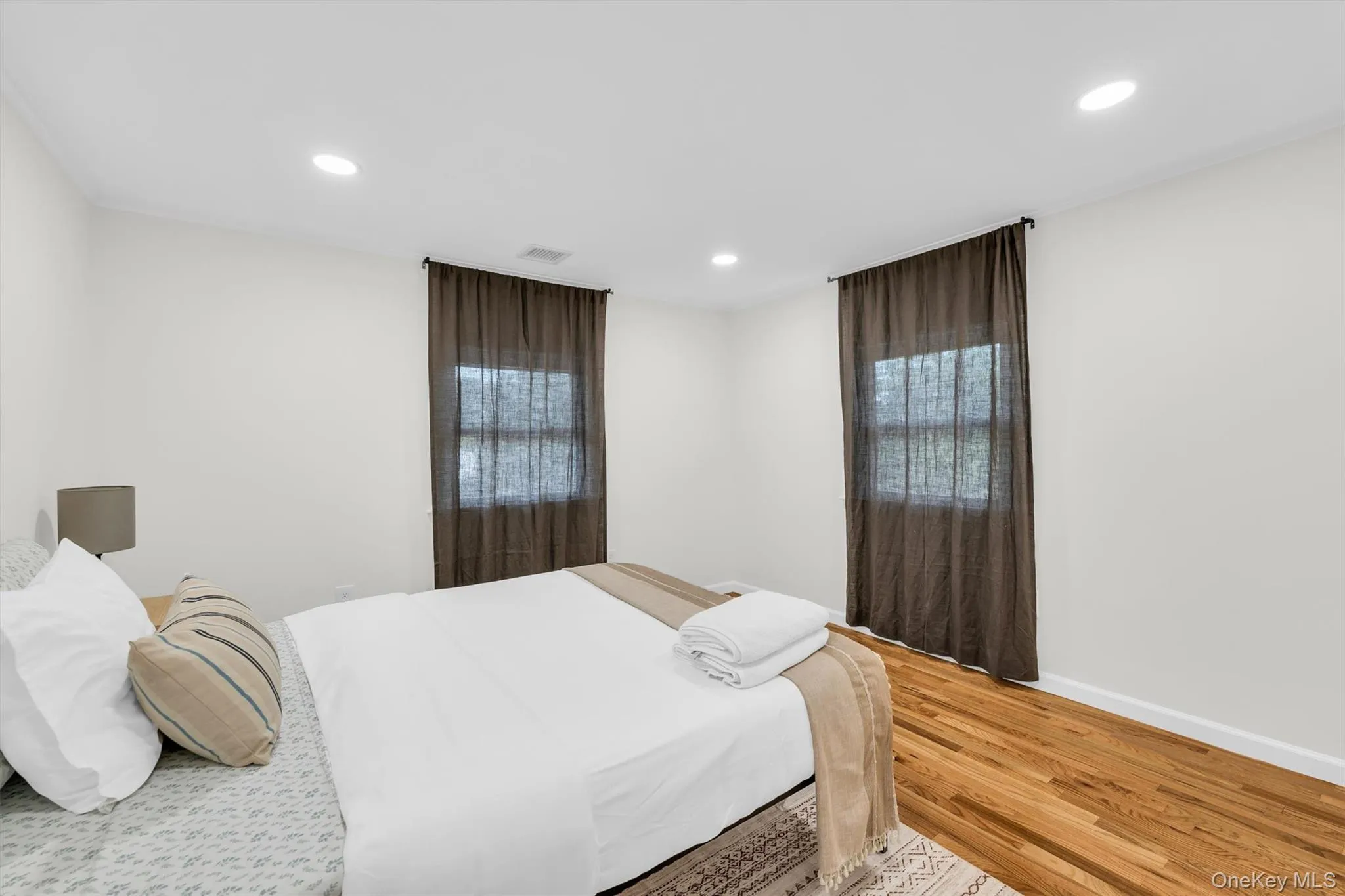8 Westbury Road, Southampton, NY, 5 Bedrooms Bedrooms, 11 Rooms Rooms,4 BathroomsBathrooms,Residential,For Rent,Westbury,0,1015862 8 Westbury Road, Southampton, NY, 5 Bedrooms Bedrooms, 11 Rooms Rooms,4 BathroomsBathrooms,Residential,For Rent,Westbury,0,1015862