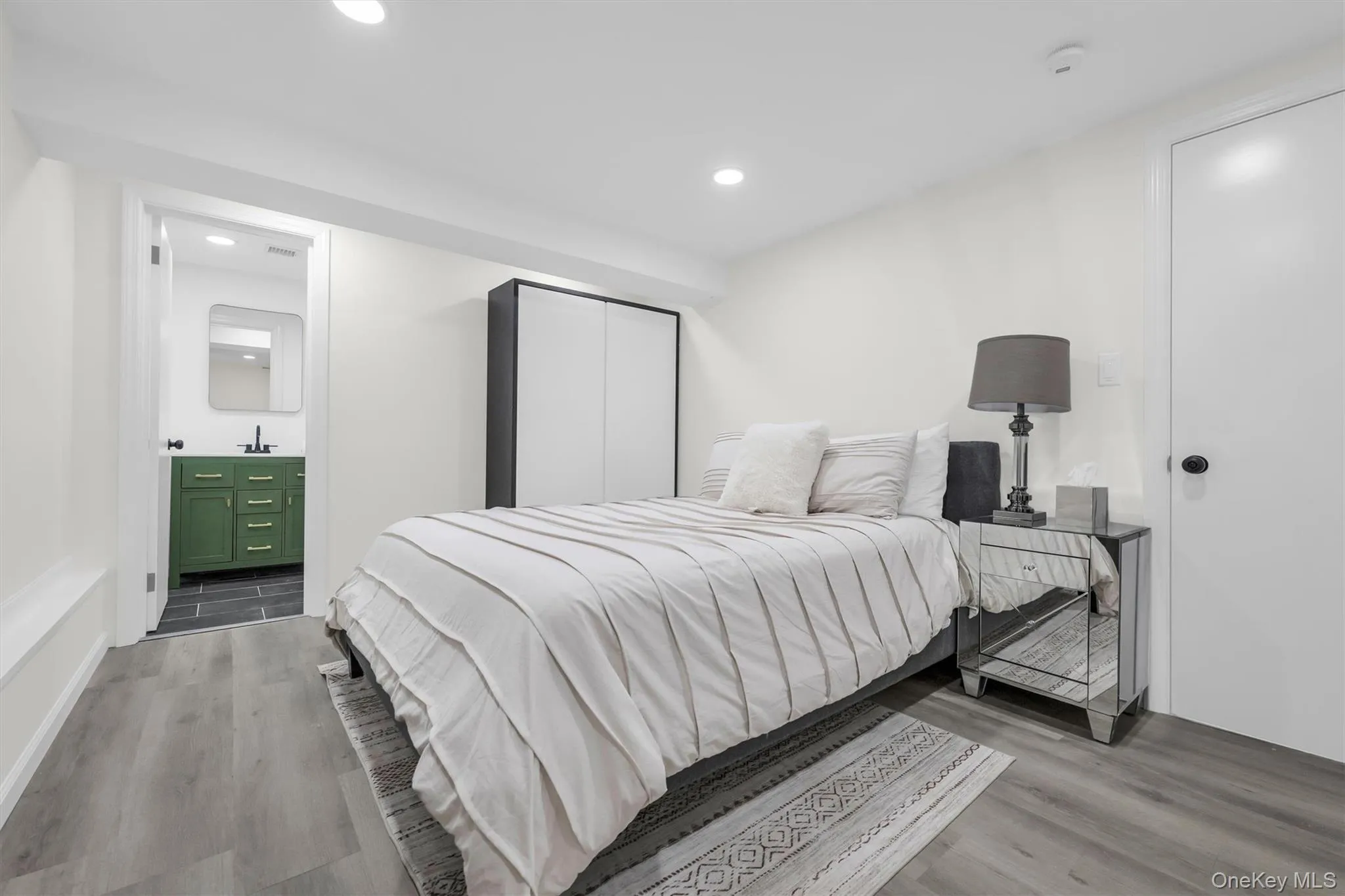 8 Westbury Road, Southampton, NY, 5 Bedrooms Bedrooms, 11 Rooms Rooms,4 BathroomsBathrooms,Residential,For Rent,Westbury,0,1015862 8 Westbury Road, Southampton, NY, 5 Bedrooms Bedrooms, 11 Rooms Rooms,4 BathroomsBathrooms,Residential,For Rent,Westbury,0,1015862