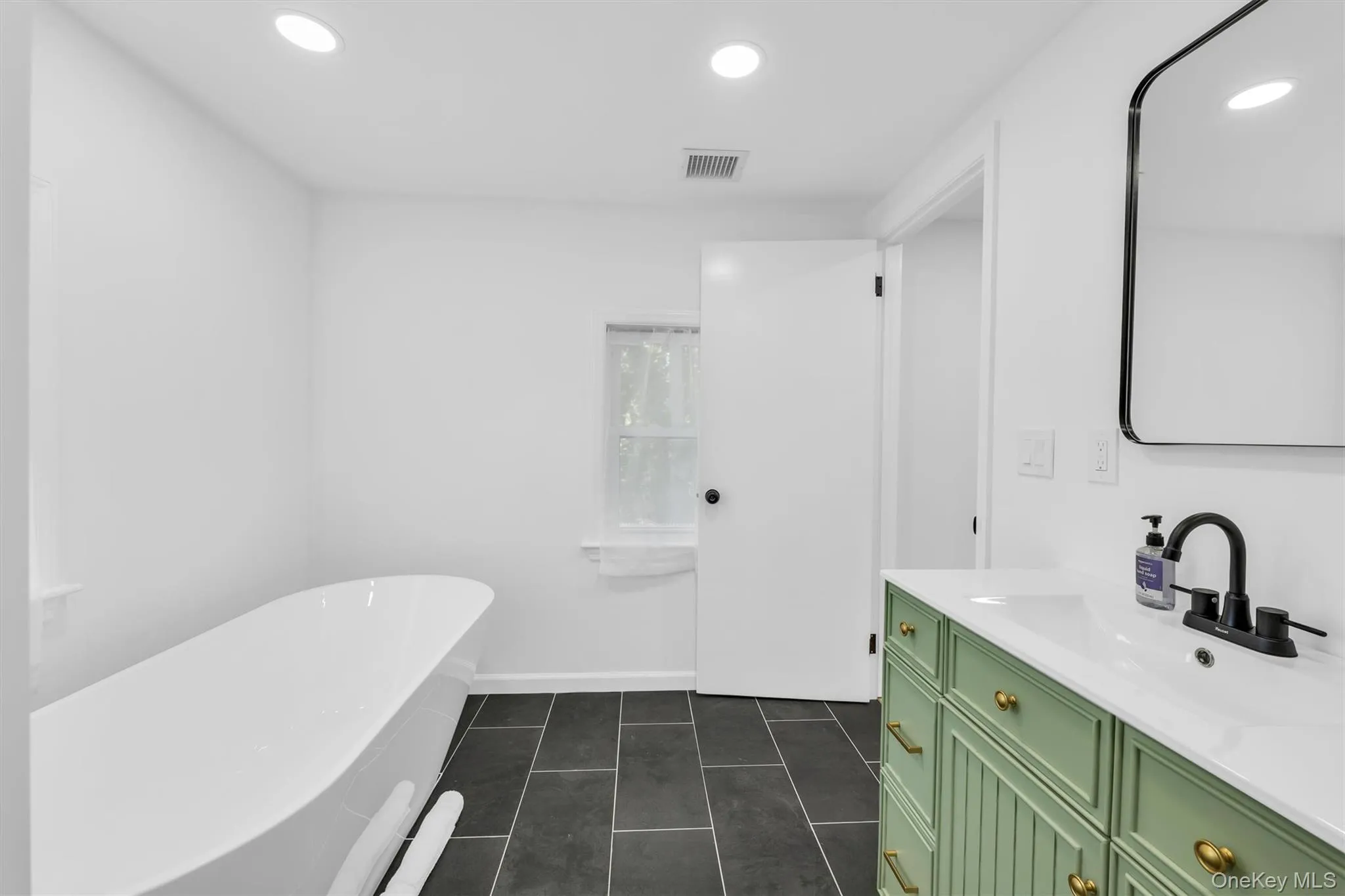 8 Westbury Road, Southampton, NY, 5 Bedrooms Bedrooms, 11 Rooms Rooms,4 BathroomsBathrooms,Residential,For Rent,Westbury,0,1015862 8 Westbury Road, Southampton, NY, 5 Bedrooms Bedrooms, 11 Rooms Rooms,4 BathroomsBathrooms,Residential,For Rent,Westbury,0,1015862