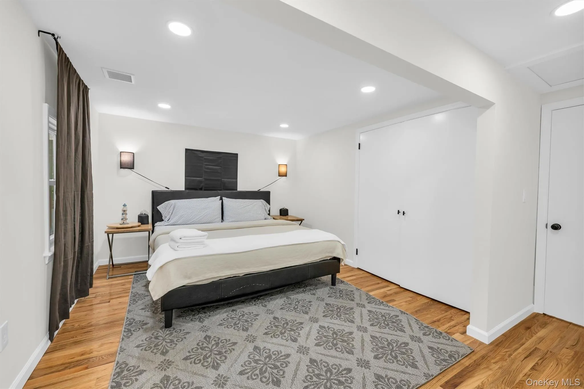 8 Westbury Road, Southampton, NY, 5 Bedrooms Bedrooms, 11 Rooms Rooms,4 BathroomsBathrooms,Residential,For Rent,Westbury,0,1015862 8 Westbury Road, Southampton, NY, 5 Bedrooms Bedrooms, 11 Rooms Rooms,4 BathroomsBathrooms,Residential,For Rent,Westbury,0,1015862