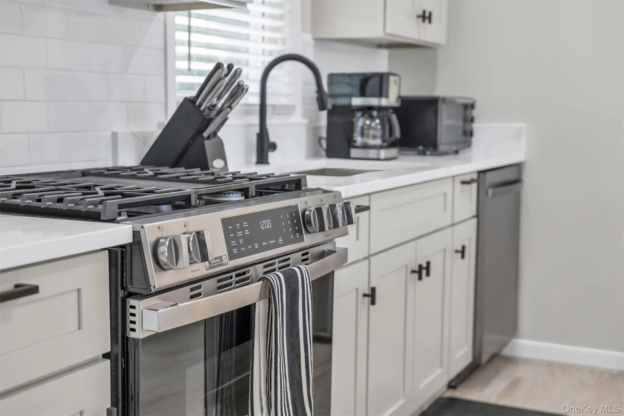 8 Westbury Road, Southampton, NY, 5 Bedrooms Bedrooms, 11 Rooms Rooms,4 BathroomsBathrooms,Residential,For Rent,Westbury,0,1015862 8 Westbury Road, Southampton, NY, 5 Bedrooms Bedrooms, 11 Rooms Rooms,4 BathroomsBathrooms,Residential,For Rent,Westbury,0,1015862