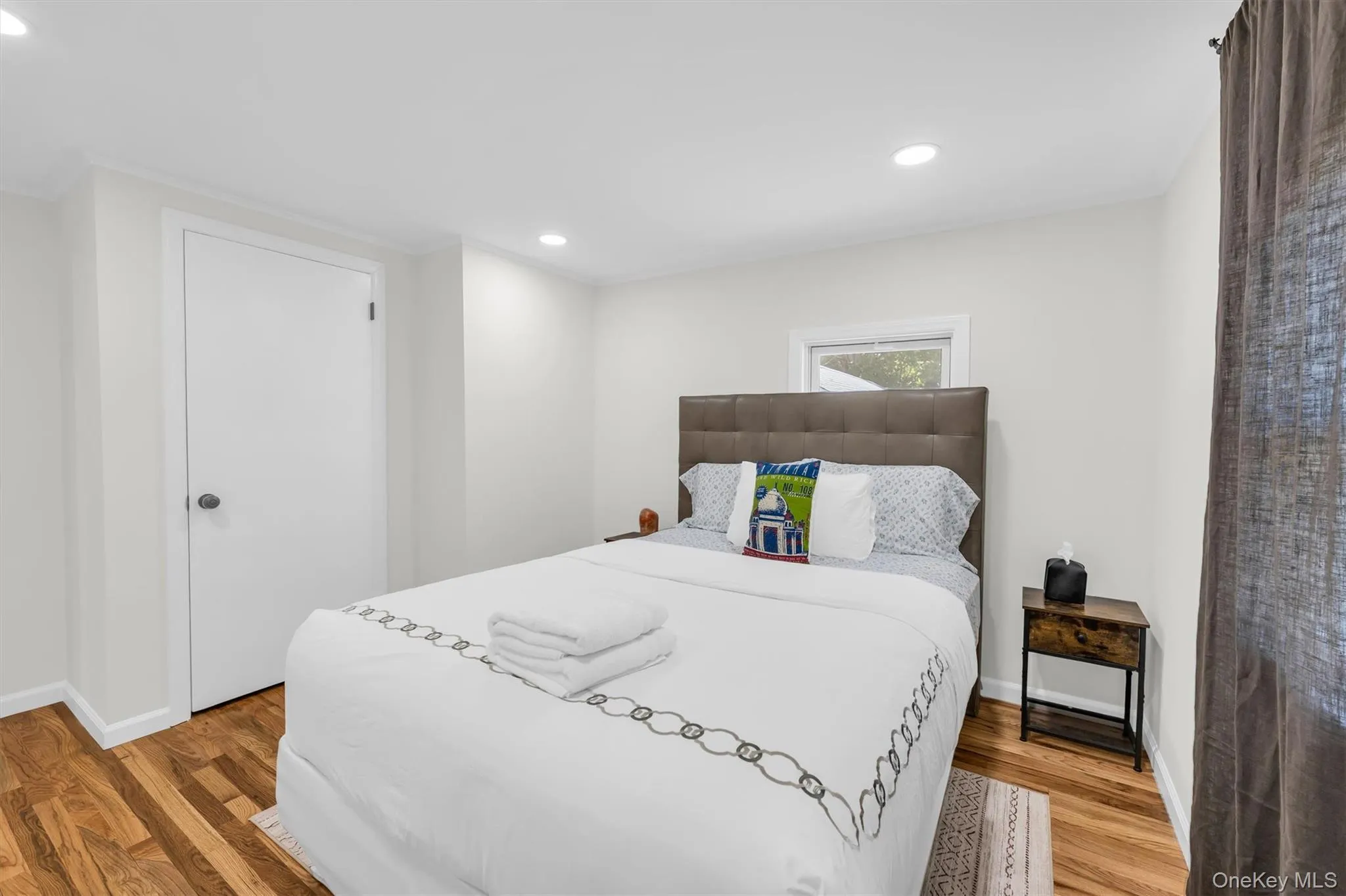 8 Westbury Road, Southampton, NY, 5 Bedrooms Bedrooms, 11 Rooms Rooms,4 BathroomsBathrooms,Residential,For Rent,Westbury,0,1015862 8 Westbury Road, Southampton, NY, 5 Bedrooms Bedrooms, 11 Rooms Rooms,4 BathroomsBathrooms,Residential,For Rent,Westbury,0,1015862