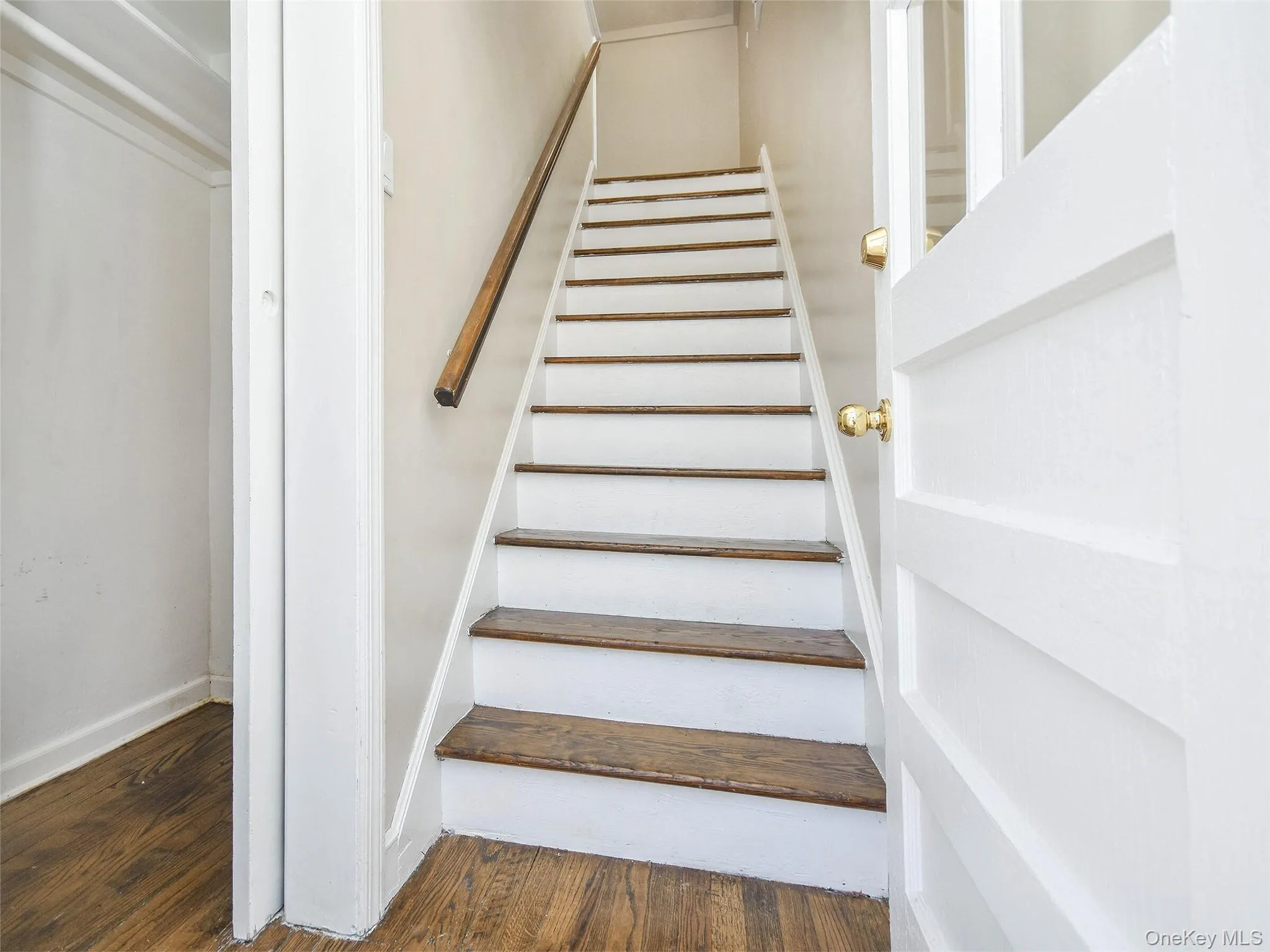 61 Locust Avenue, Oyster Bay, NY, 1 Bedroom Bedrooms, 4 Rooms Rooms,1 BathroomBathrooms,Residential Lease,For Rent,Locust,0,1015867 61 Locust Avenue, Oyster Bay, NY, 1 Bedroom Bedrooms, 4 Rooms Rooms,1 BathroomBathrooms,Residential Lease,For Rent,Locust,0,1015867