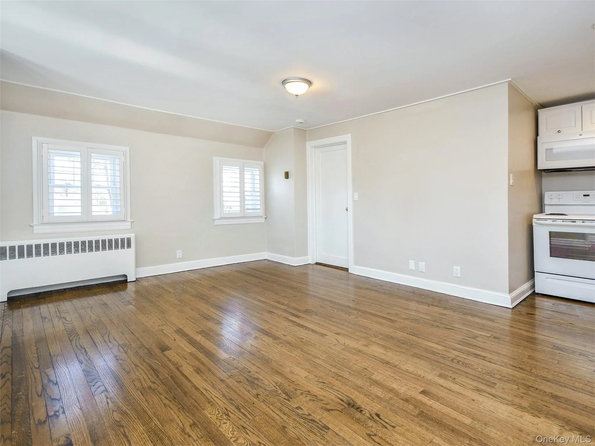 61 Locust Avenue, Oyster Bay, NY, 1 Bedroom Bedrooms, 4 Rooms Rooms,1 BathroomBathrooms,Residential Lease,For Rent,Locust,0,1015867 61 Locust Avenue, Oyster Bay, NY, 1 Bedroom Bedrooms, 4 Rooms Rooms,1 BathroomBathrooms,Residential Lease,For Rent,Locust,0,1015867