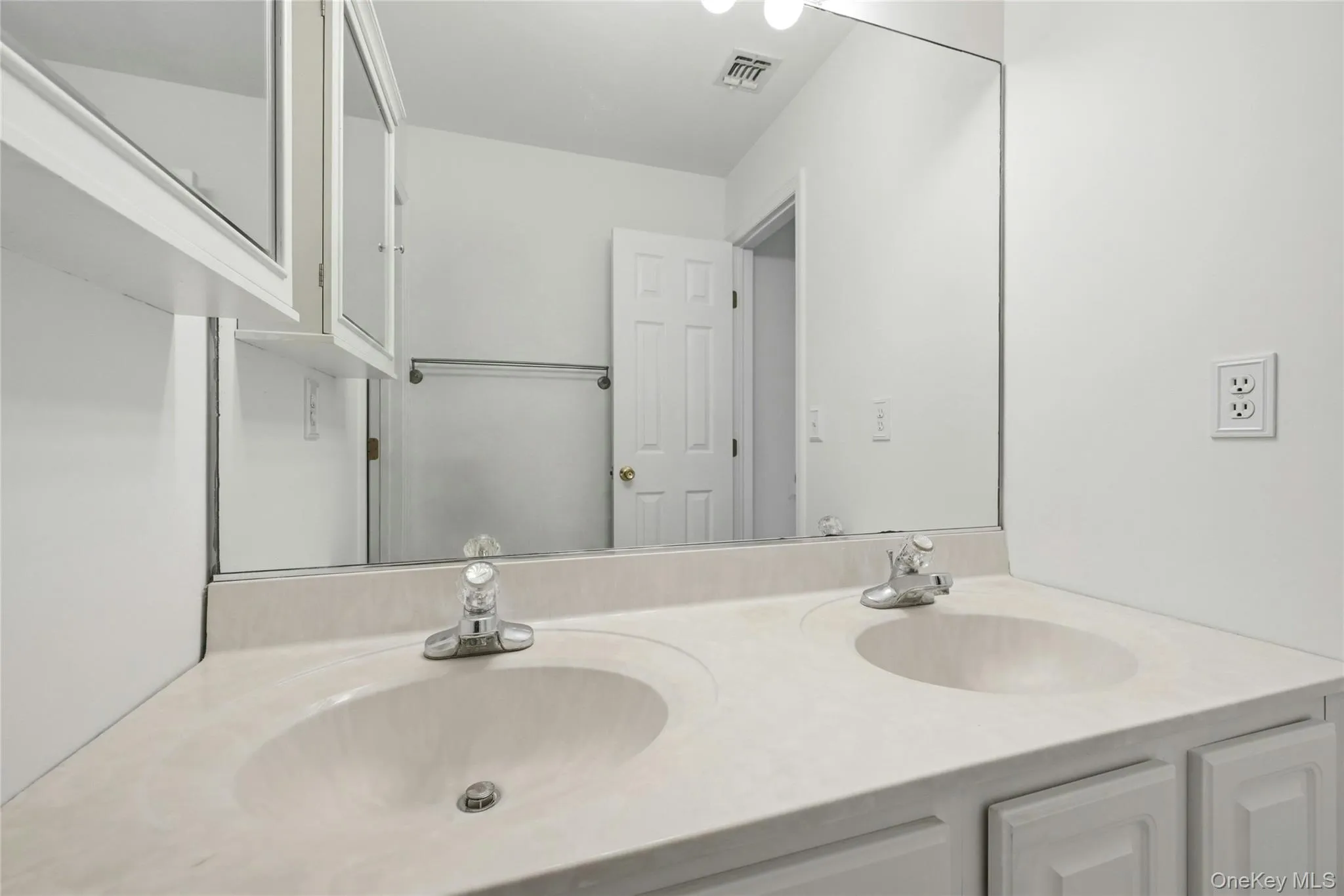 2675 Kerwin Boulevard, Southold, NY, 3 Bedrooms Bedrooms, 7 Rooms Rooms,2 BathroomsBathrooms,Residential,For Rent,Kerwin,0,1015877 2675 Kerwin Boulevard, Southold, NY, 3 Bedrooms Bedrooms, 7 Rooms Rooms,2 BathroomsBathrooms,Residential,For Rent,Kerwin,0,1015877