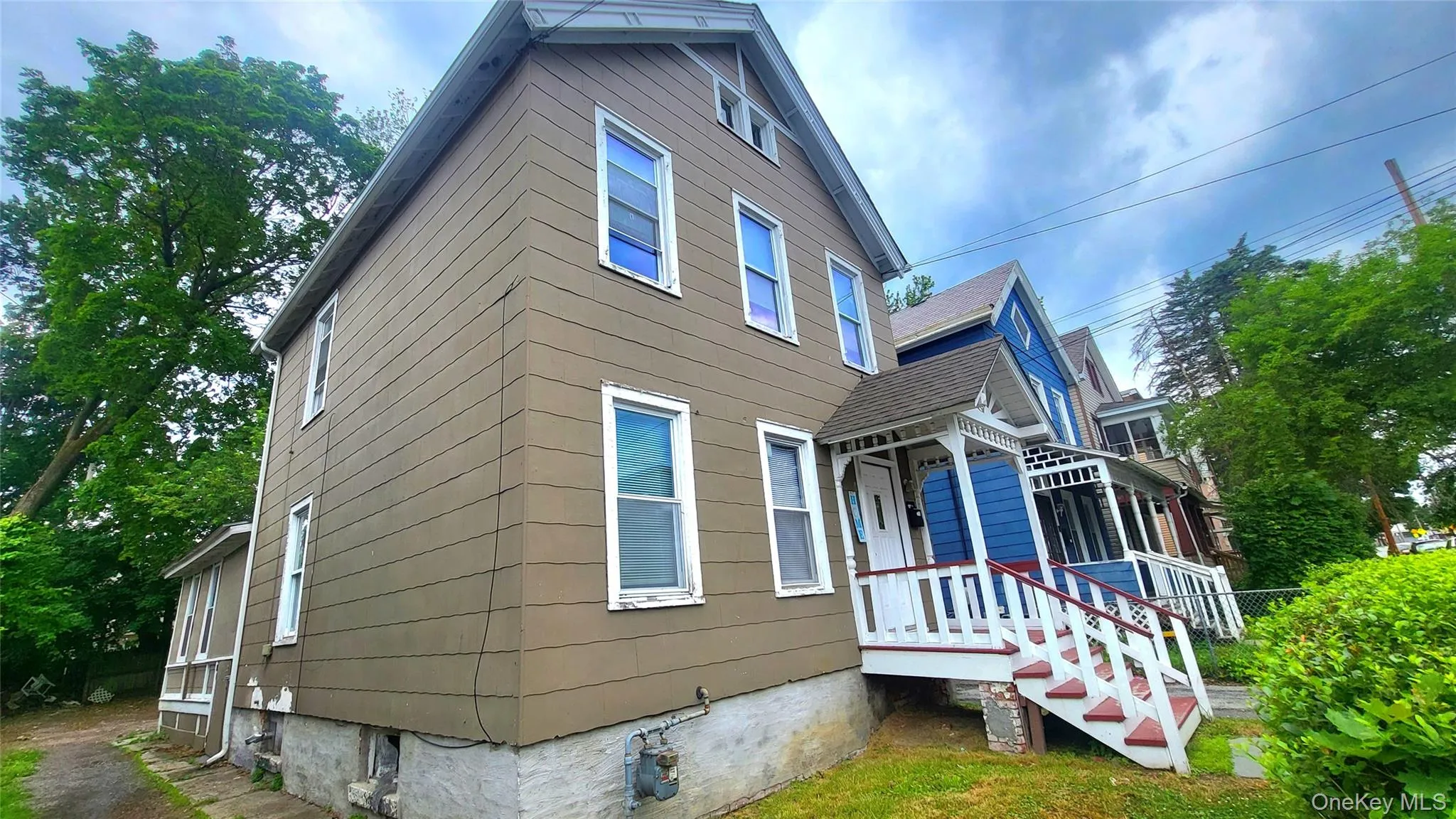 Four Bedroom Home With Parking Four Bedroom Home With Parking