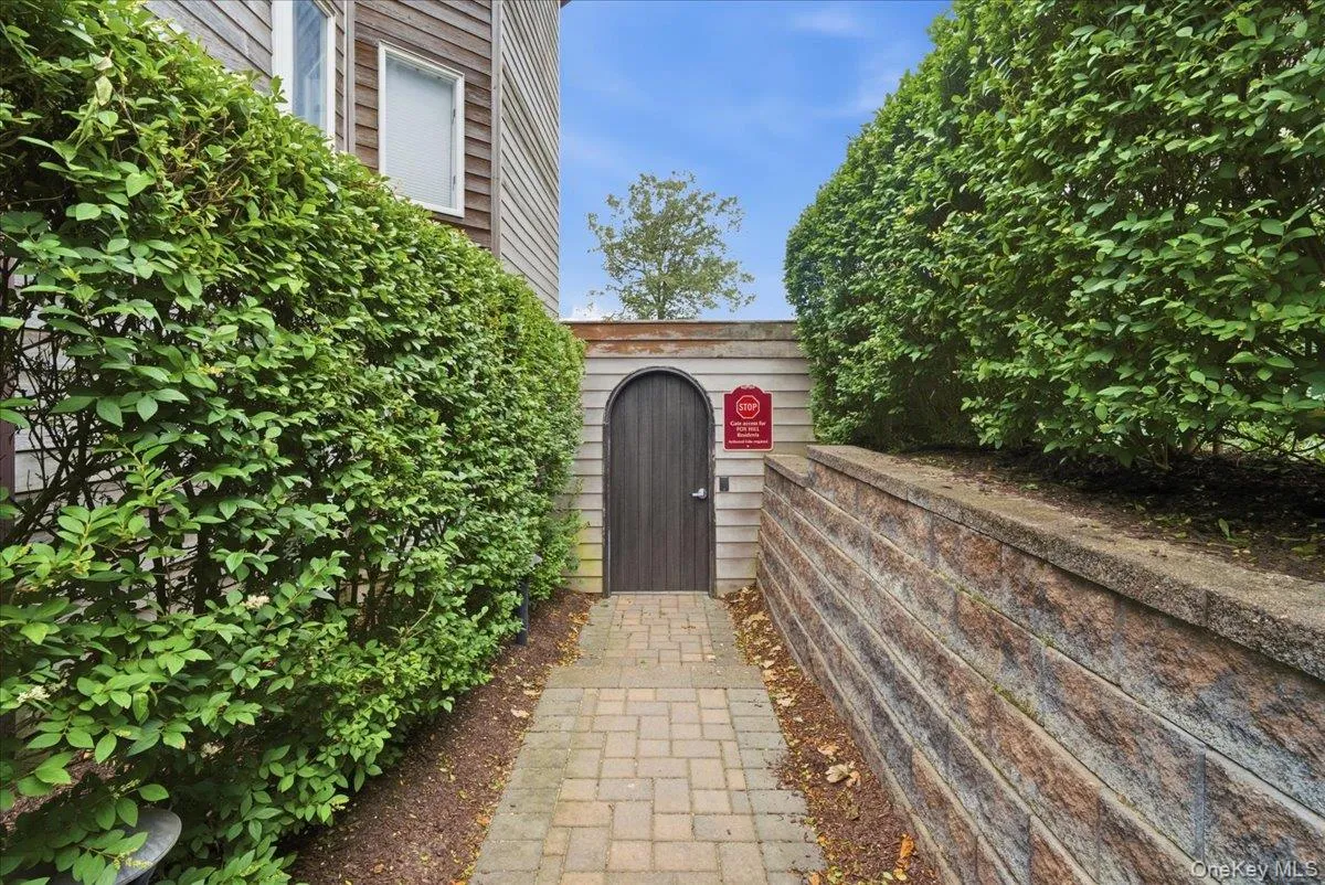 606 Fox Hill Drive, Riverhead, NY, 3 Bedrooms Bedrooms, 6 Rooms Rooms,2 BathroomsBathrooms,Residential,For Rent,Fox Hill,0,1015883 606 Fox Hill Drive, Riverhead, NY, 3 Bedrooms Bedrooms, 6 Rooms Rooms,2 BathroomsBathrooms,Residential,For Rent,Fox Hill,0,1015883