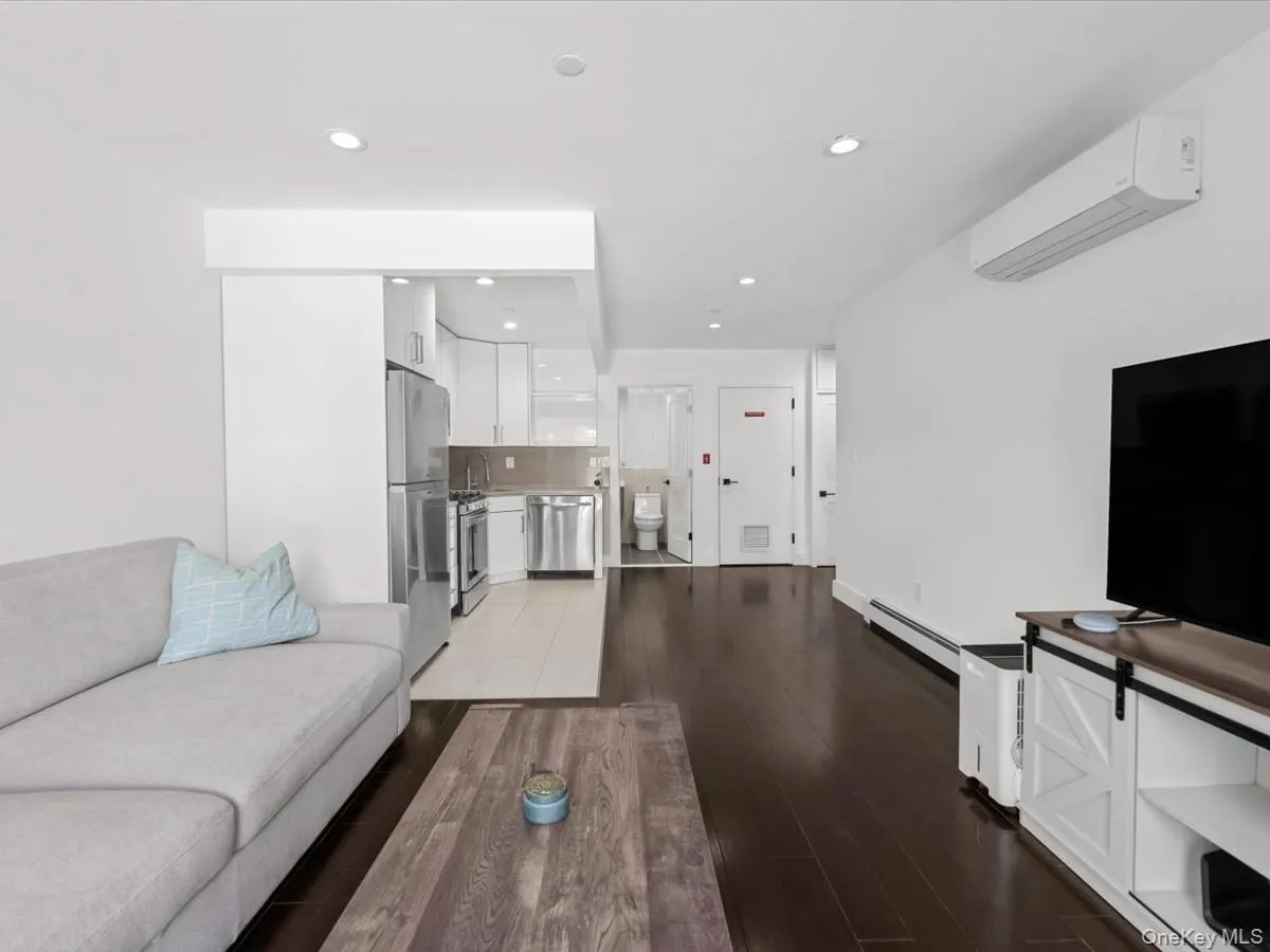 1440 31st Avenue, New York, NY, 1 Bedroom Bedrooms, 3 Rooms Rooms,1 BathroomBathrooms,Residential,For Rent,31st,0,KEY1015898 1440 31st Avenue, New York, NY, 1 Bedroom Bedrooms, 3 Rooms Rooms,1 BathroomBathrooms,Residential,For Rent,31st,0,KEY1015898