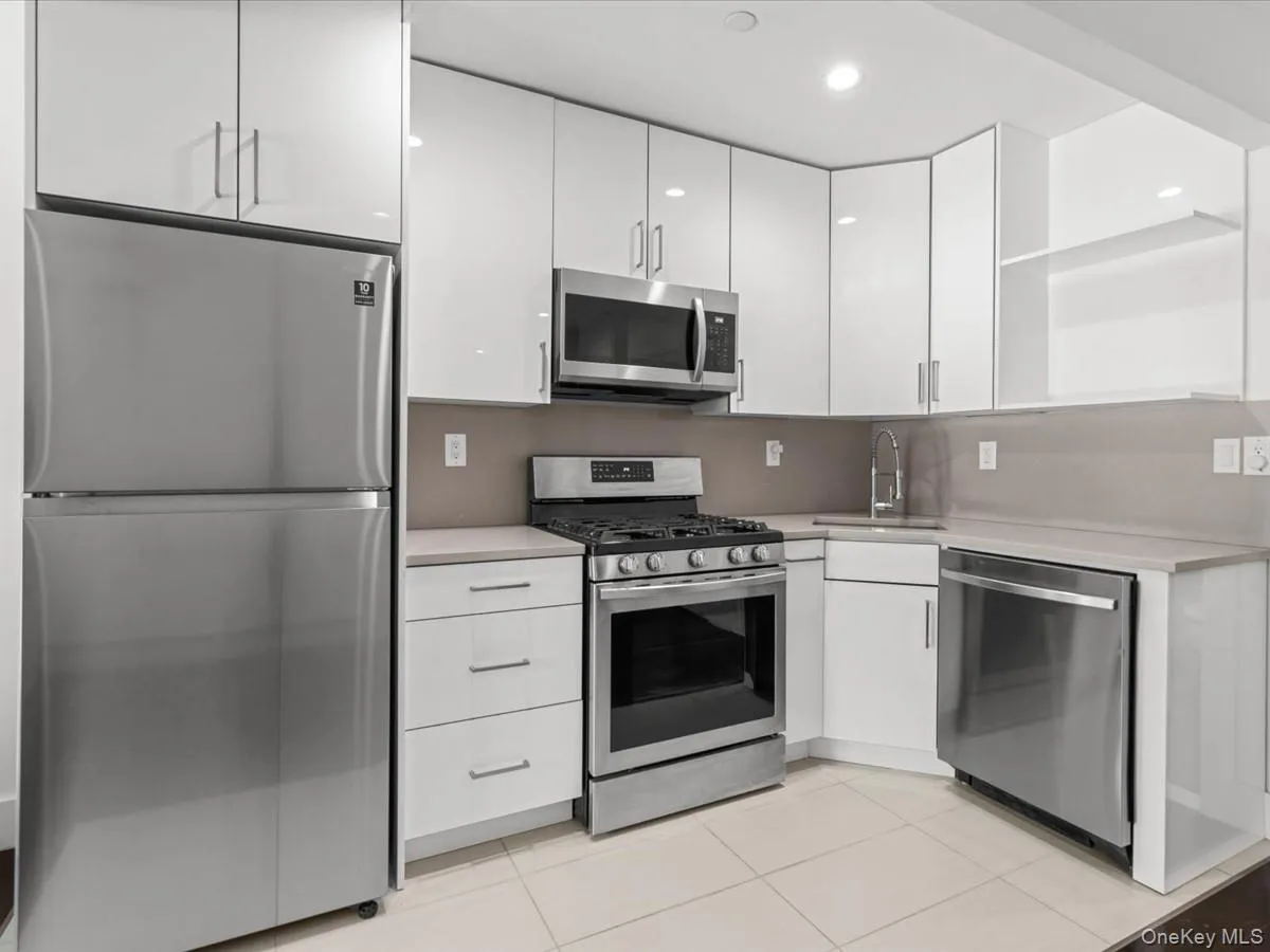 1440 31st Avenue, New York, NY, 1 Bedroom Bedrooms, 3 Rooms Rooms,1 BathroomBathrooms,Residential,For Rent,31st,0,KEY1015898 1440 31st Avenue, New York, NY, 1 Bedroom Bedrooms, 3 Rooms Rooms,1 BathroomBathrooms,Residential,For Rent,31st,0,KEY1015898