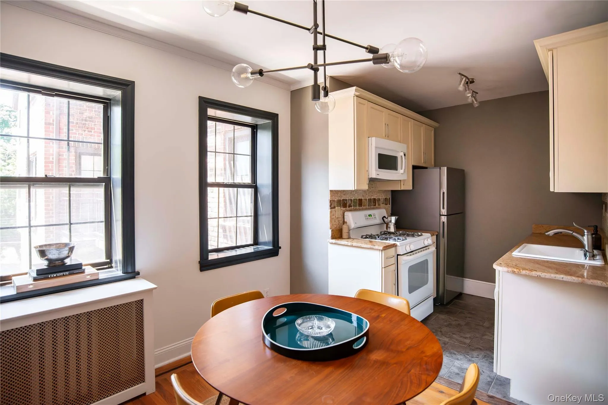 23 Old Mamaroneck Road, White Plains, NY, 1 Bedroom Bedrooms, 4 Rooms Rooms,1 BathroomBathrooms,Residential Lease,For Rent,Old Mamaroneck,0,1015906 23 Old Mamaroneck Road, White Plains, NY, 1 Bedroom Bedrooms, 4 Rooms Rooms,1 BathroomBathrooms,Residential Lease,For Rent,Old Mamaroneck,0,1015906