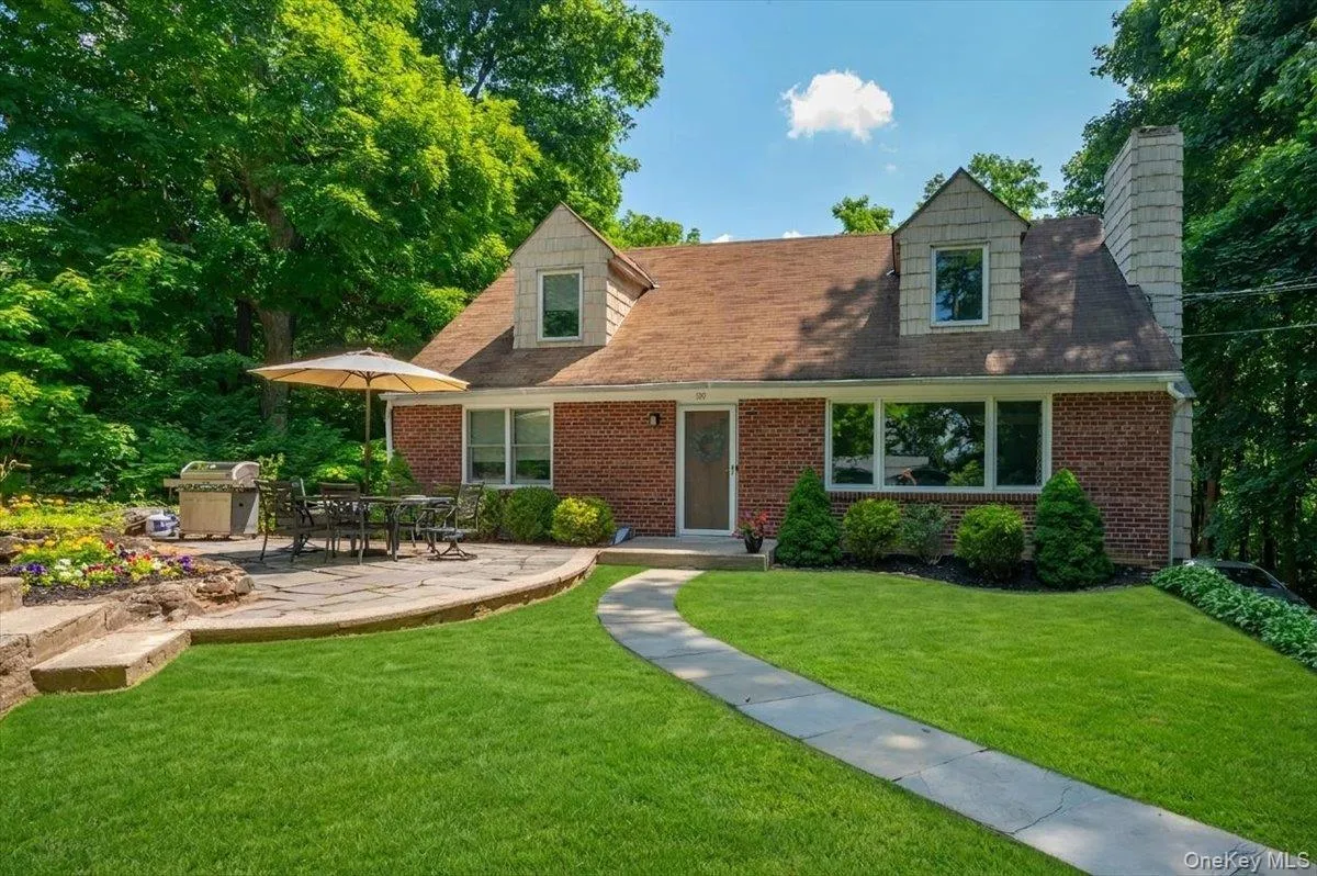 105 High Street Extension, Mount Kisco, NY, 4 Bedrooms Bedrooms, 8 Rooms Rooms,2 BathroomsBathrooms,Residential,For Rent,High Street,0,1015914 105 High Street Extension, Mount Kisco, NY, 4 Bedrooms Bedrooms, 8 Rooms Rooms,2 BathroomsBathrooms,Residential,For Rent,High Street,0,1015914